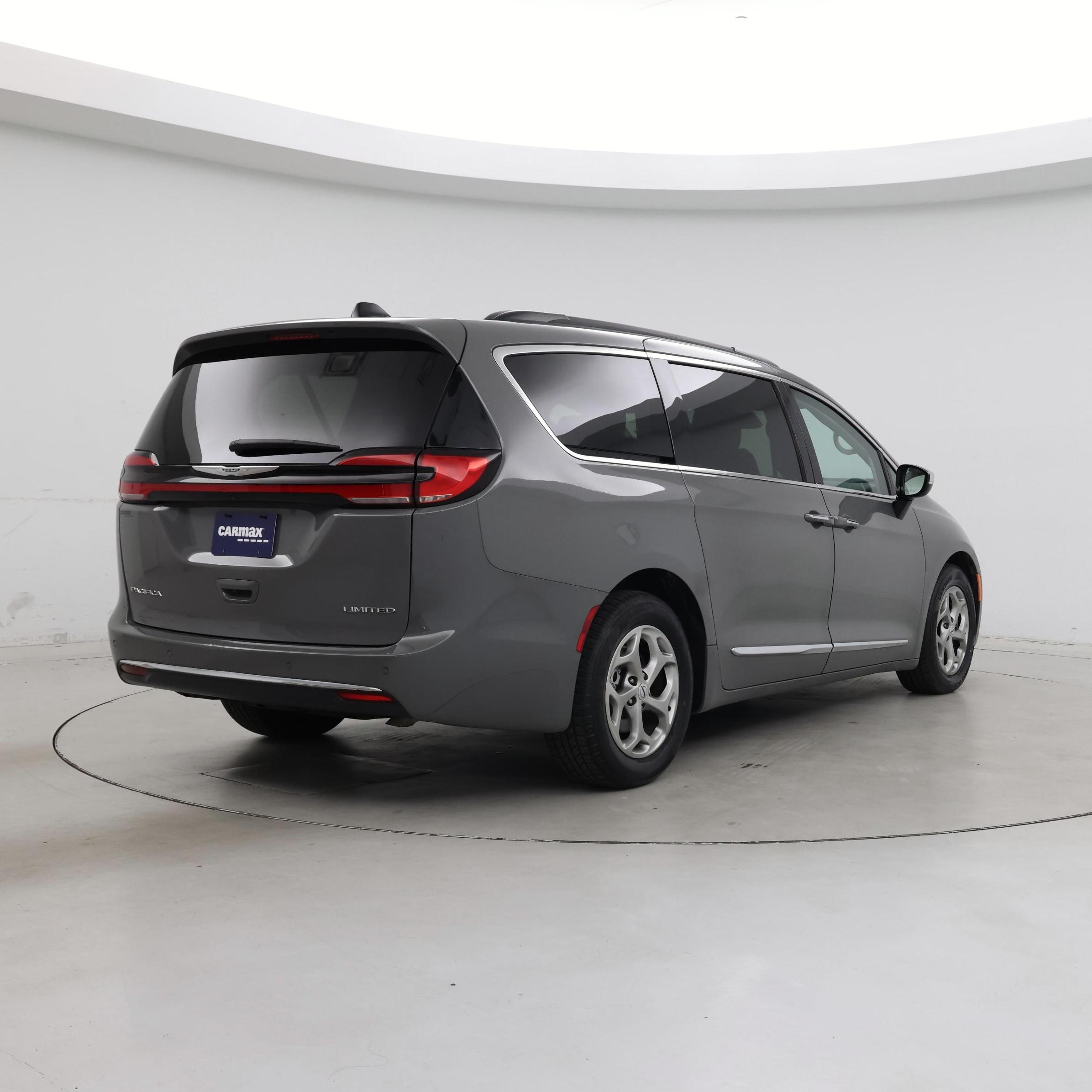 Thumbnail: 2023 Chrysler Pacifica - 8