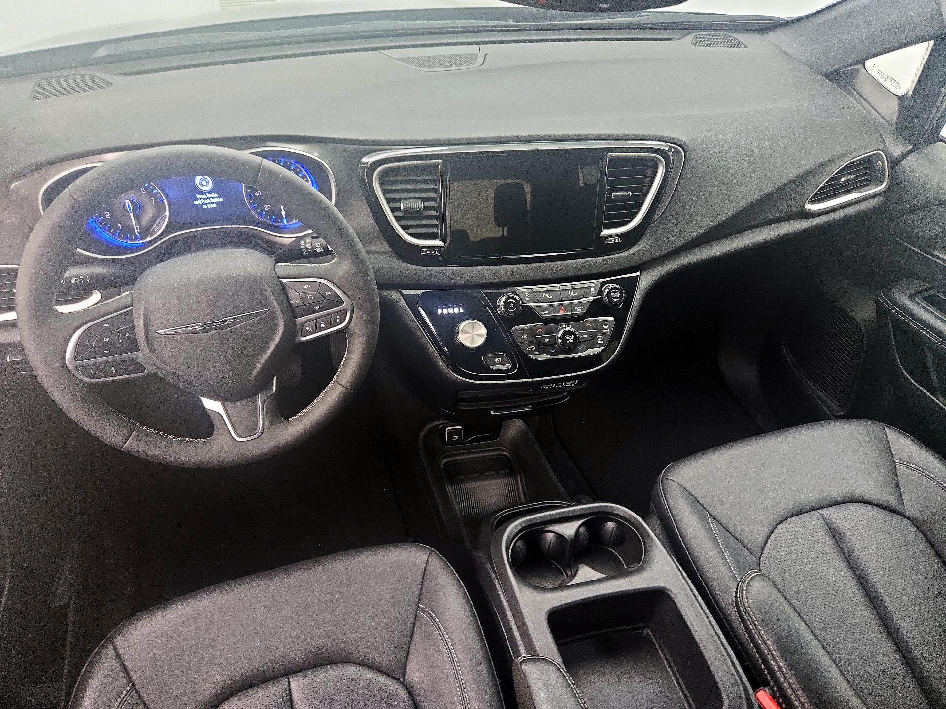 Thumbnail: 2025 Chrysler Pacifica - 9