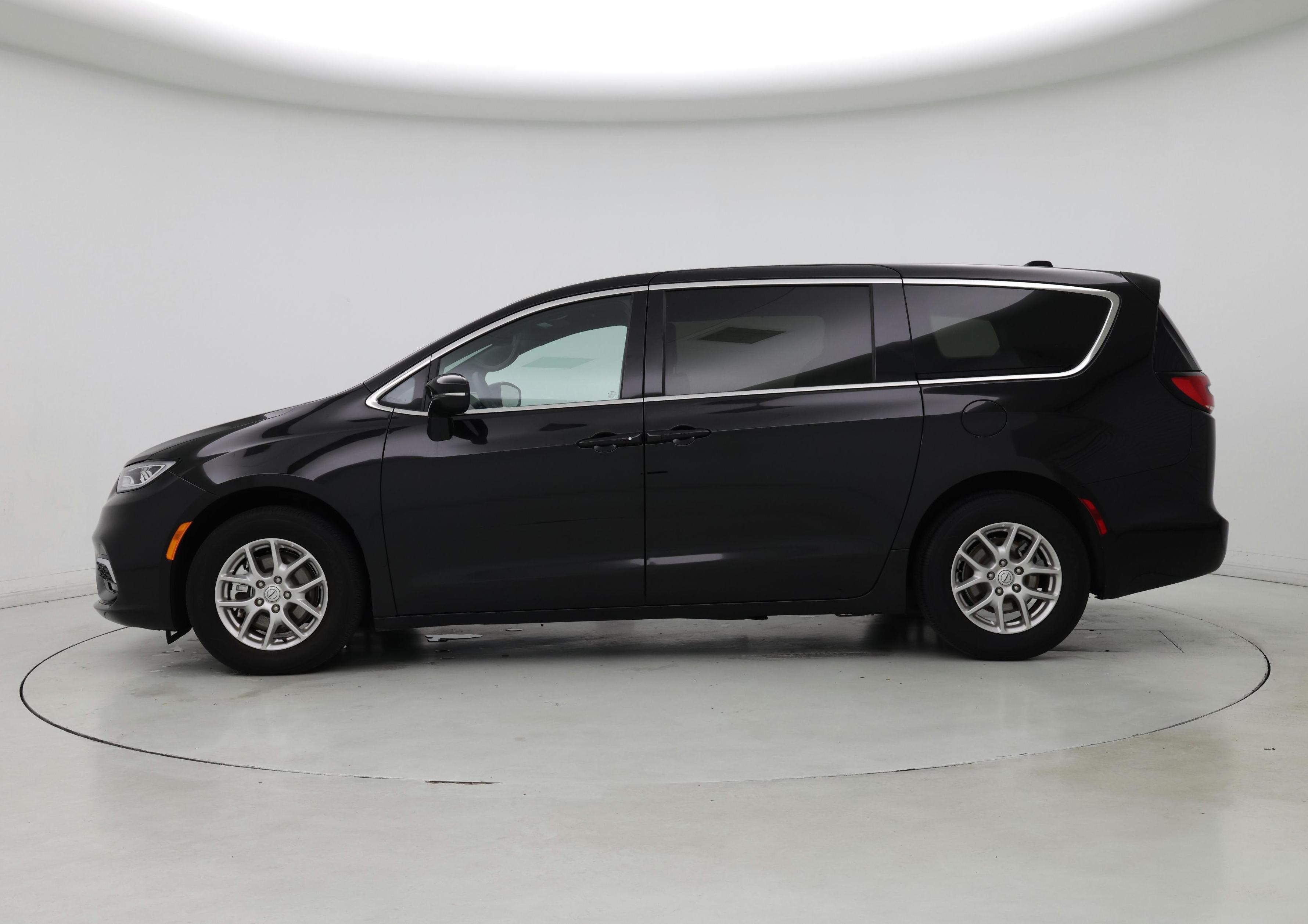 Thumbnail: 2025 Chrysler Pacifica - 3