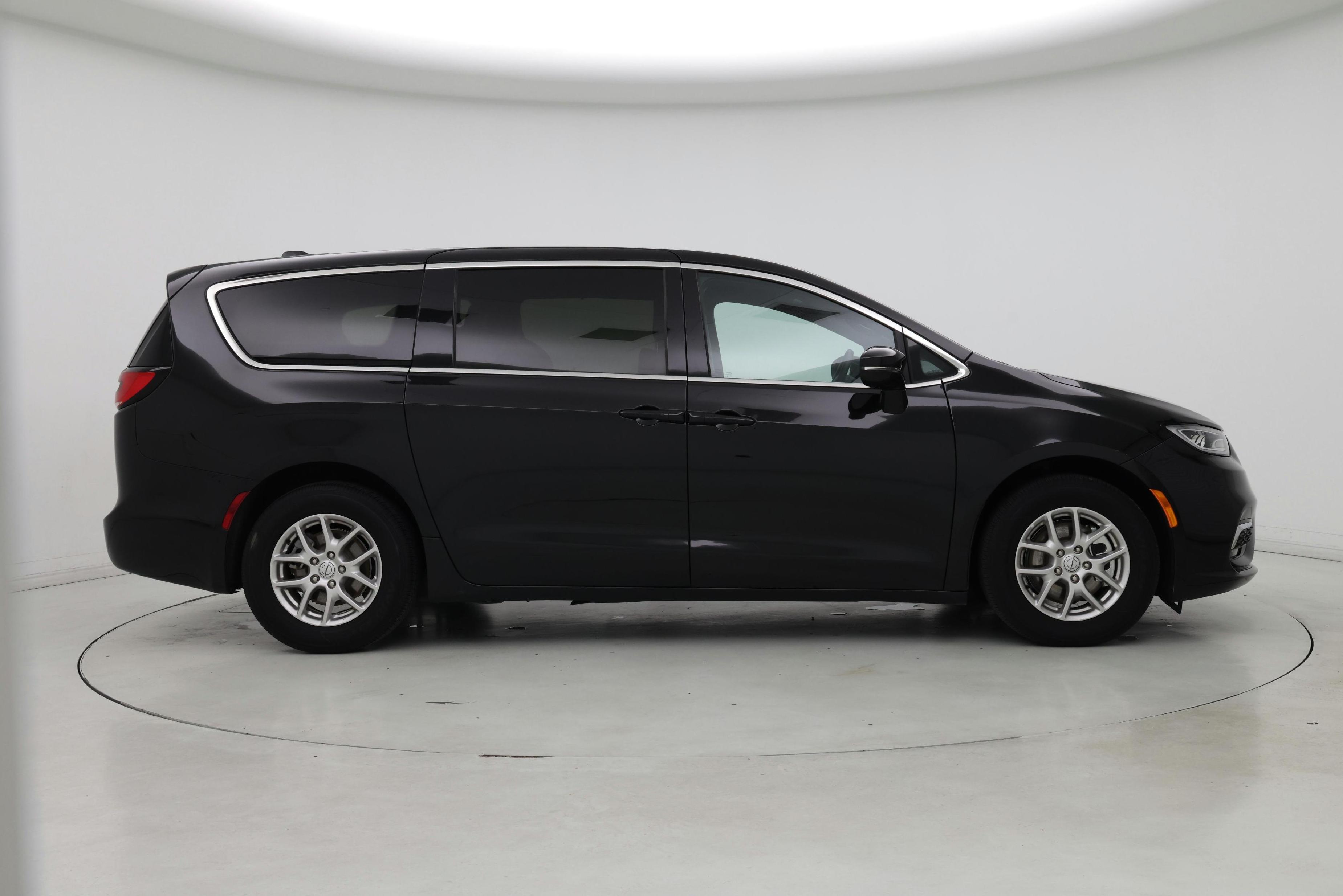 Thumbnail: 2025 Chrysler Pacifica - 7