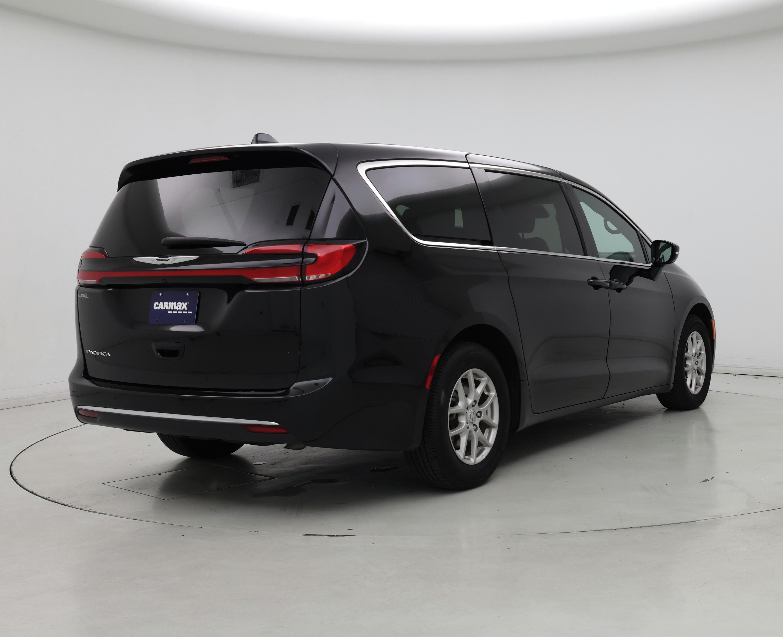 Thumbnail: 2025 Chrysler Pacifica - 8