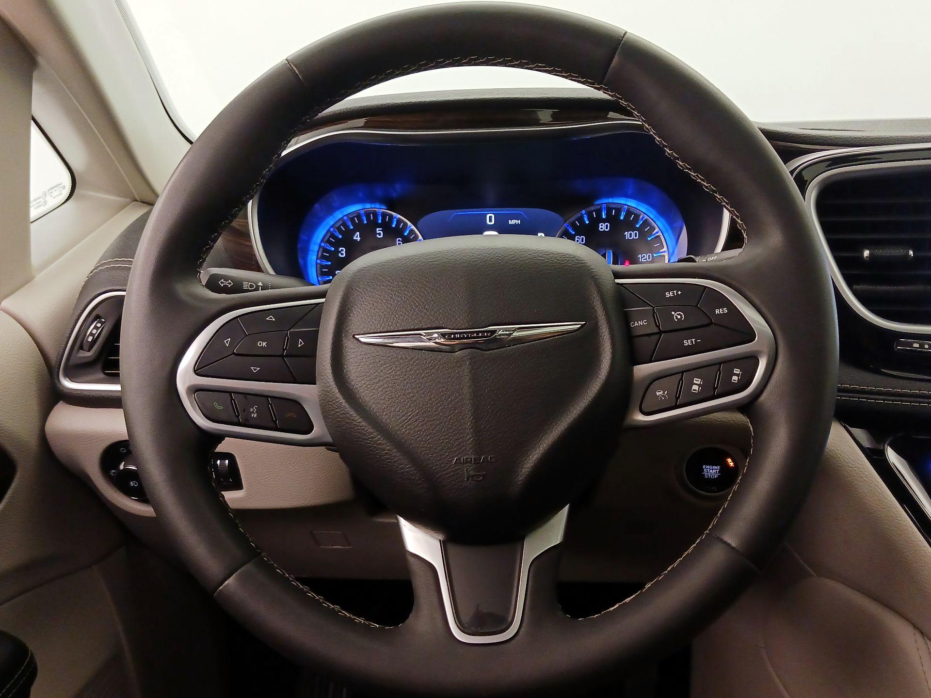 Thumbnail: 2023 Chrysler Pacifica - 10