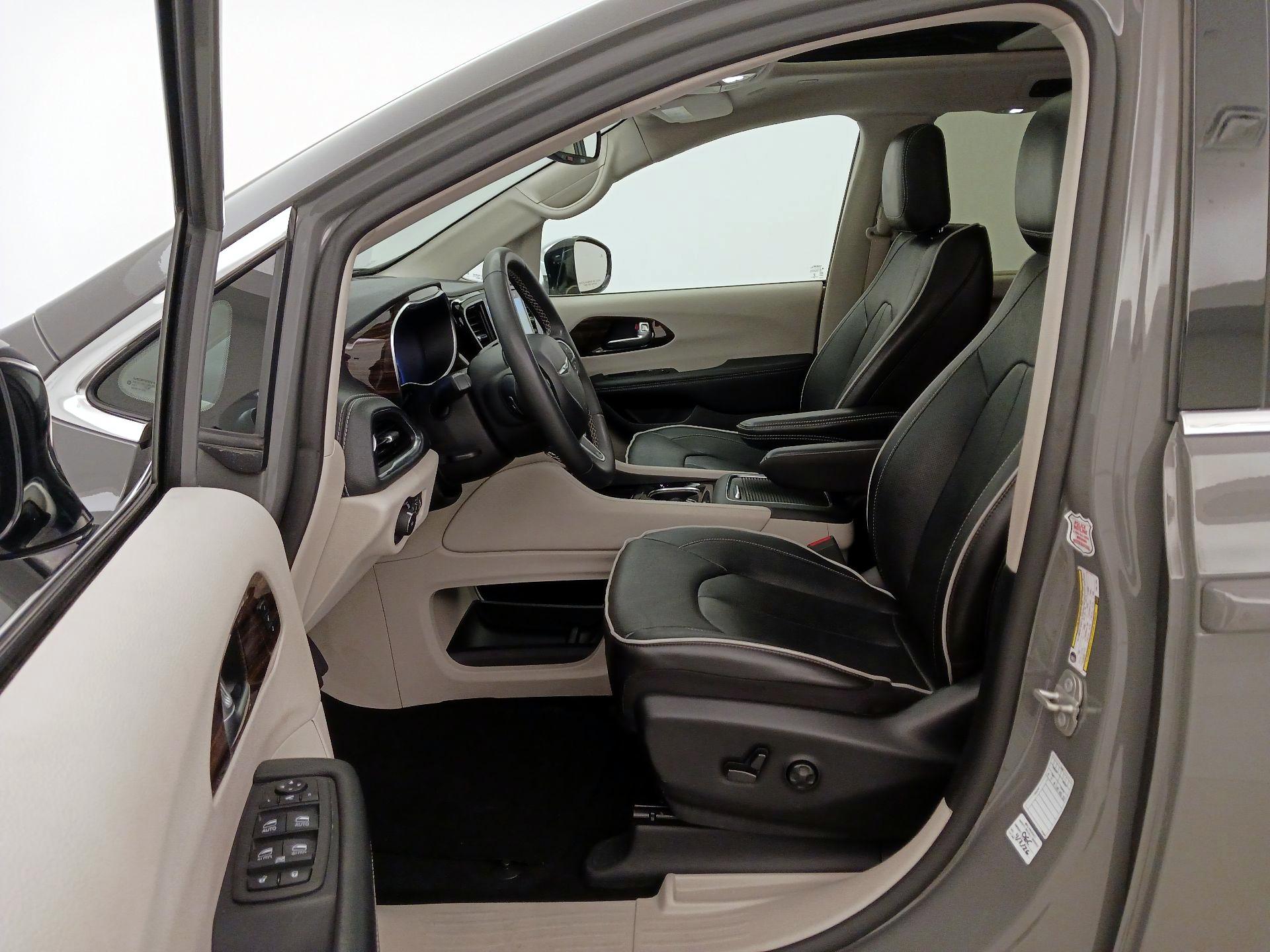 Thumbnail: 2023 Chrysler Pacifica - 11