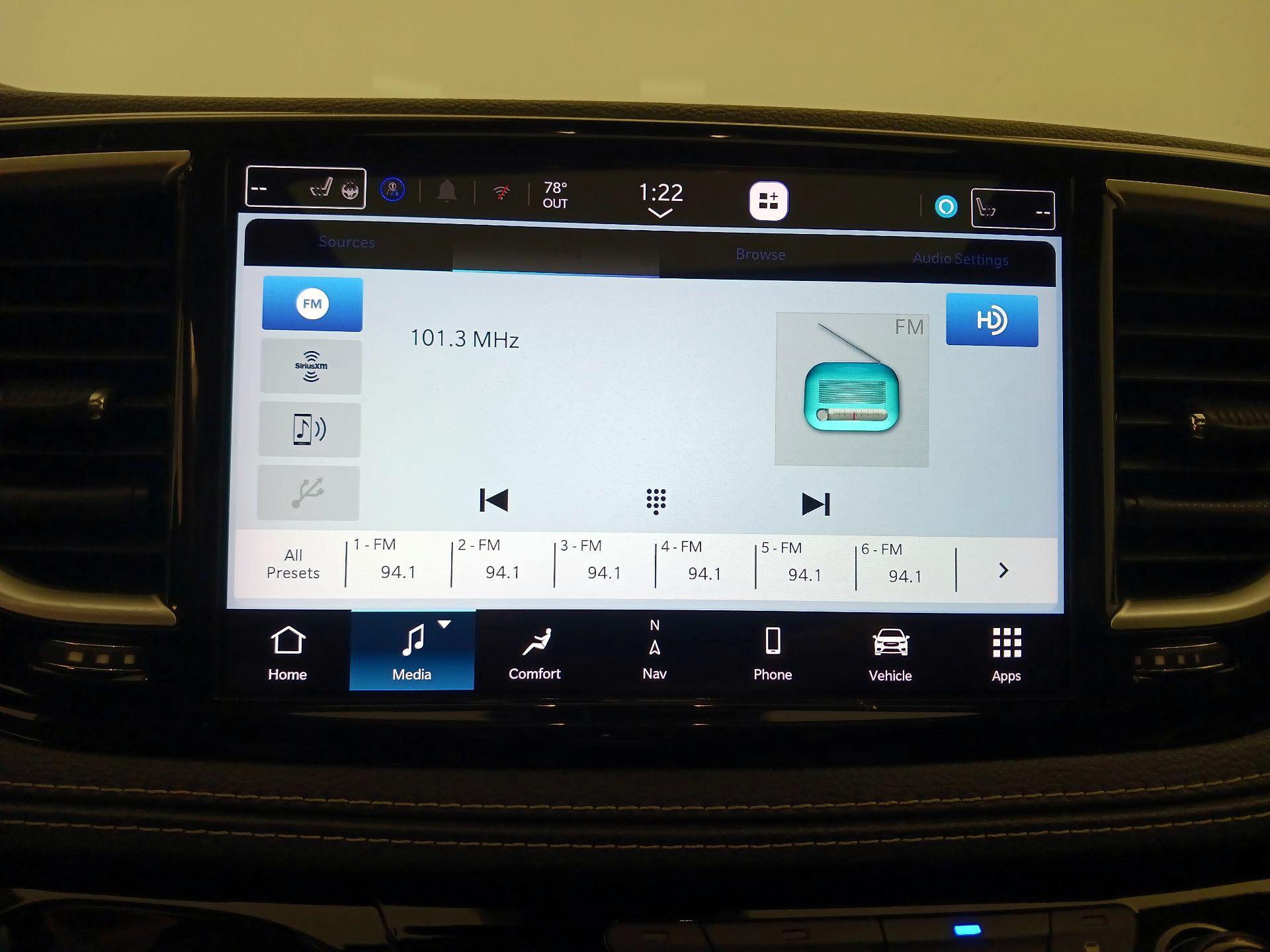 Thumbnail: 2023 Chrysler Pacifica - 16