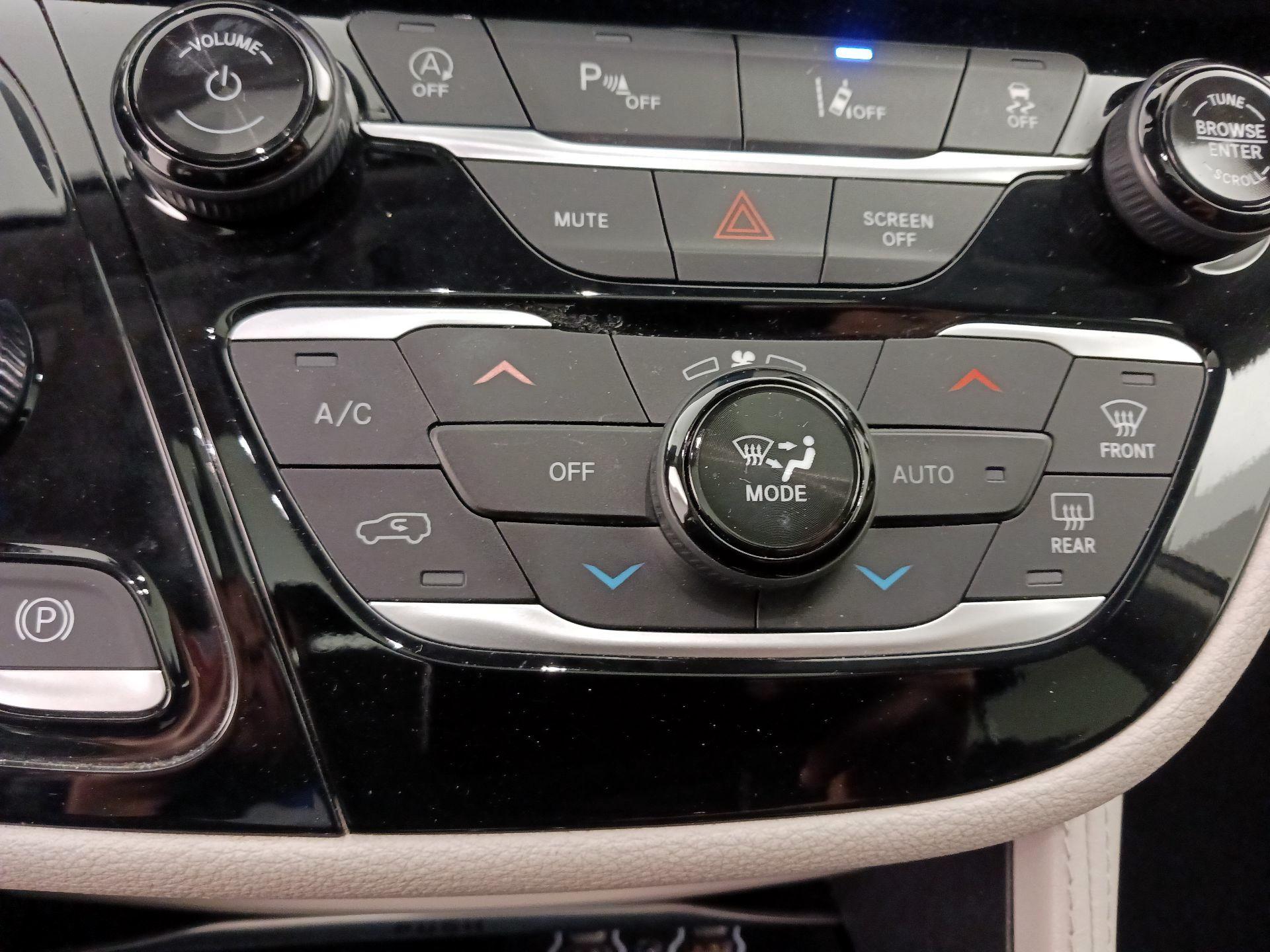 Thumbnail: 2023 Chrysler Pacifica - 17