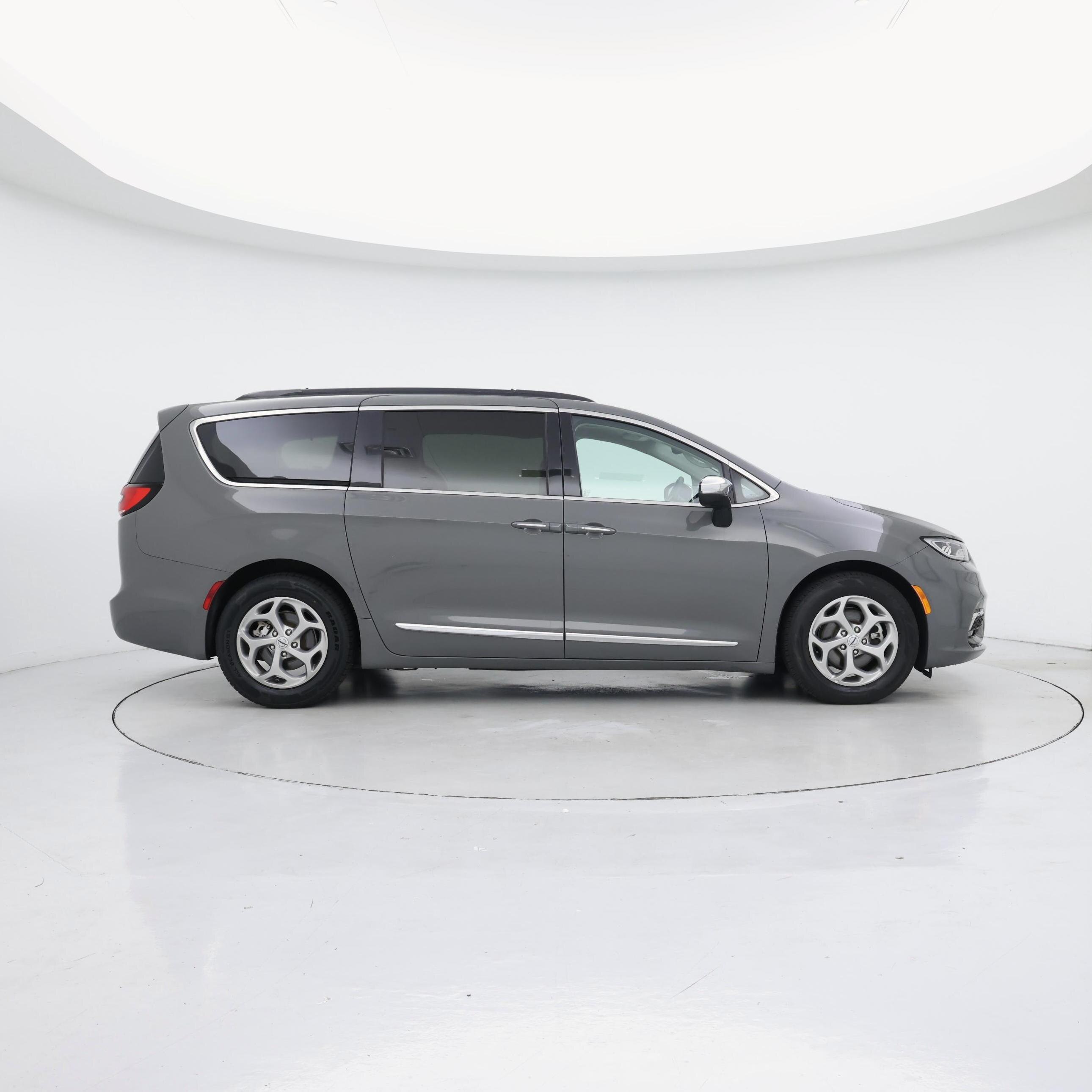 Thumbnail: 2023 Chrysler Pacifica - 7