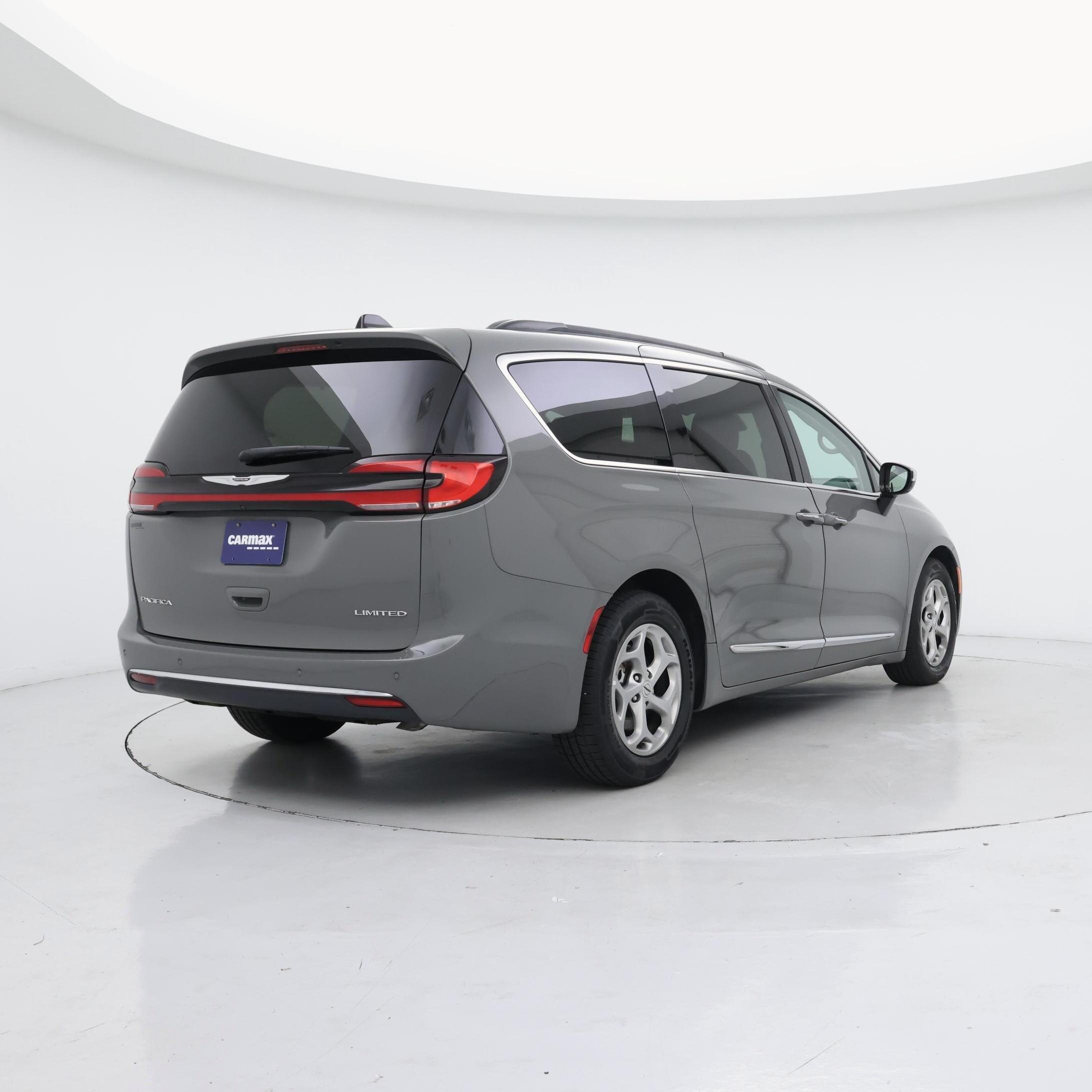 Thumbnail: 2023 Chrysler Pacifica - 8