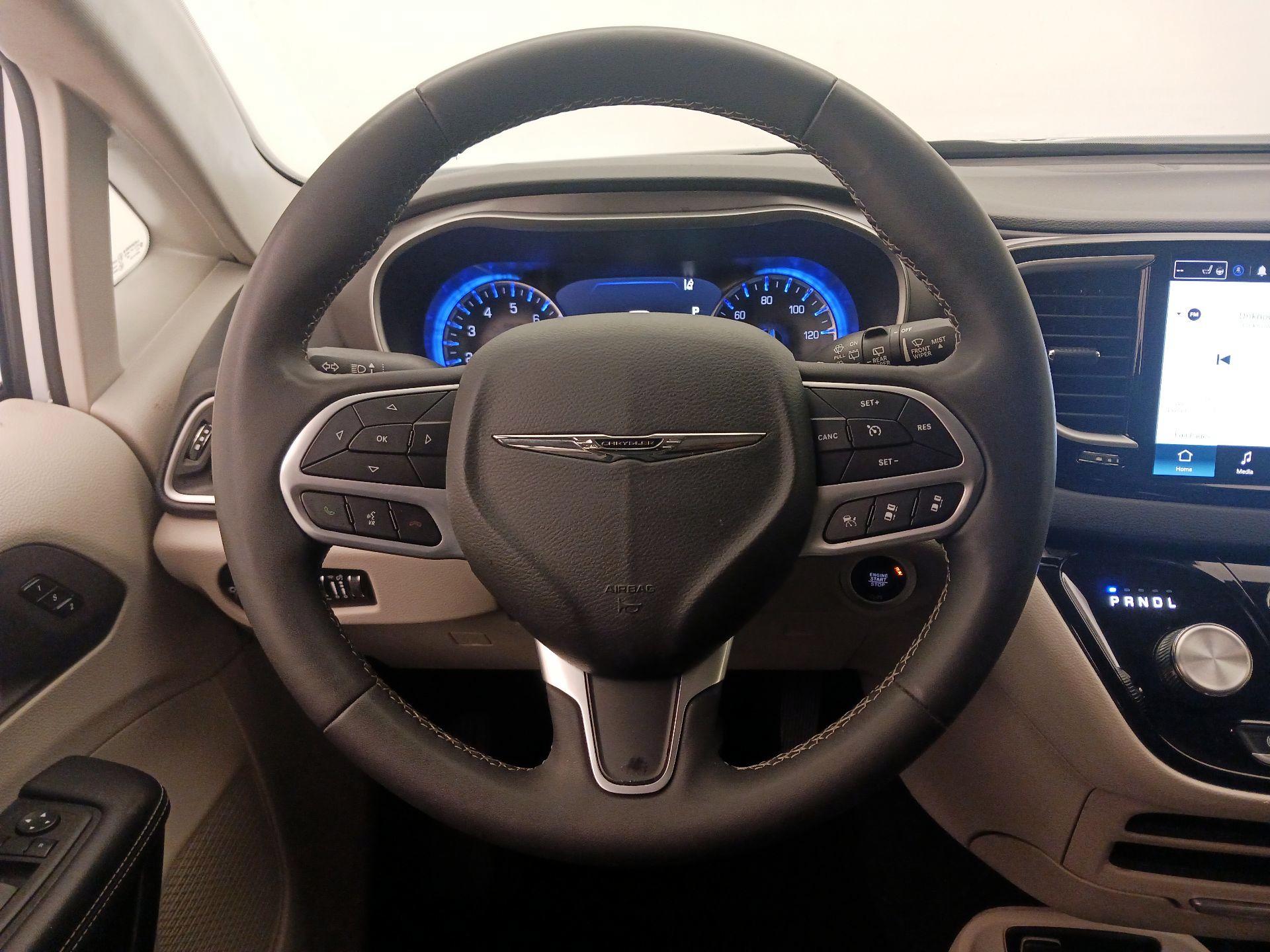 Thumbnail: 2023 Chrysler Pacifica - 10