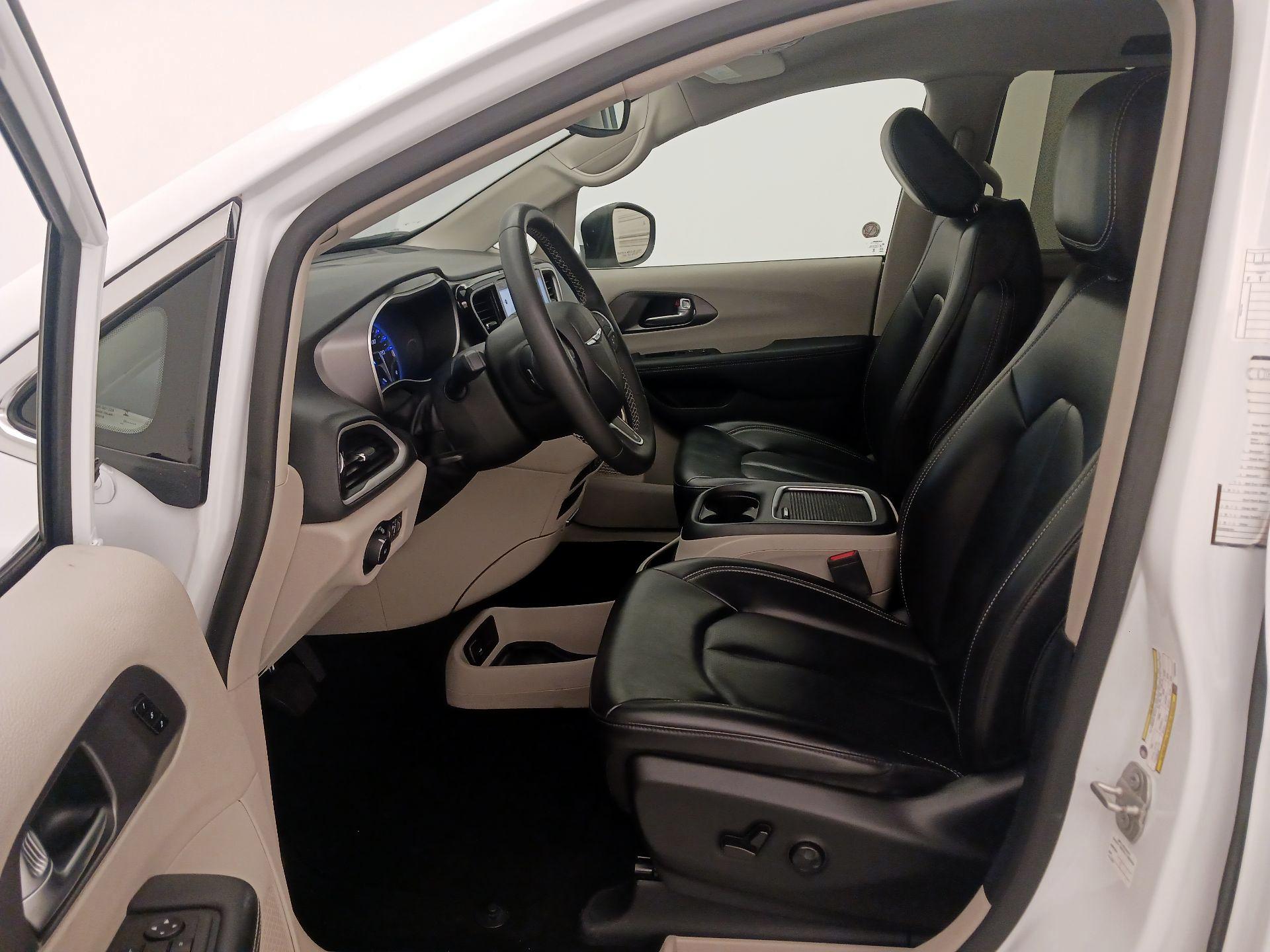 Thumbnail: 2023 Chrysler Pacifica - 11