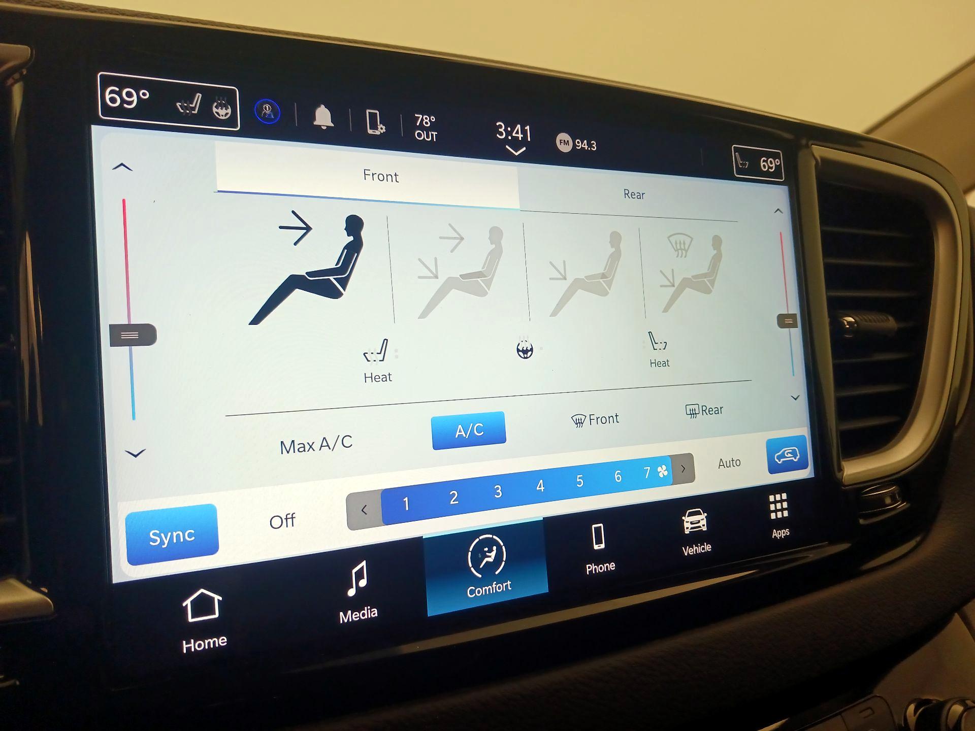 Thumbnail: 2023 Chrysler Pacifica - 16