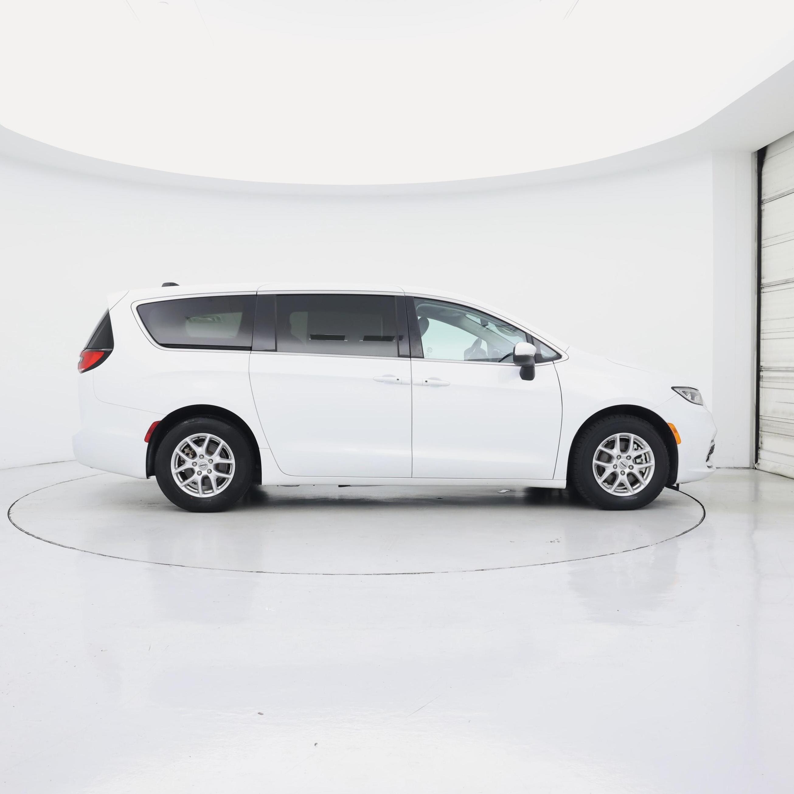 Thumbnail: 2023 Chrysler Pacifica - 7