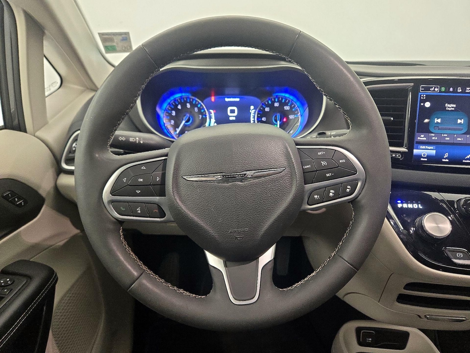 2023 Chrysler Pacifica Touring L - Photo 11