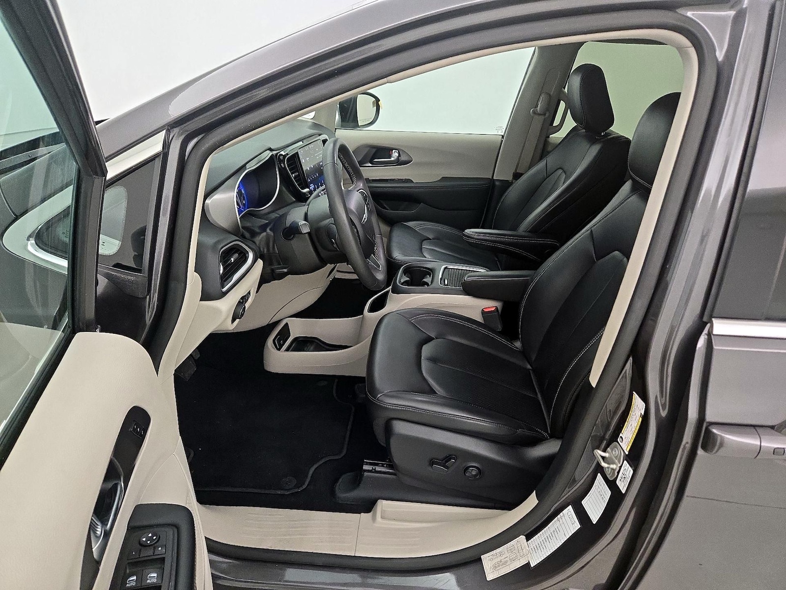 2023 Chrysler Pacifica Touring L - Photo 12