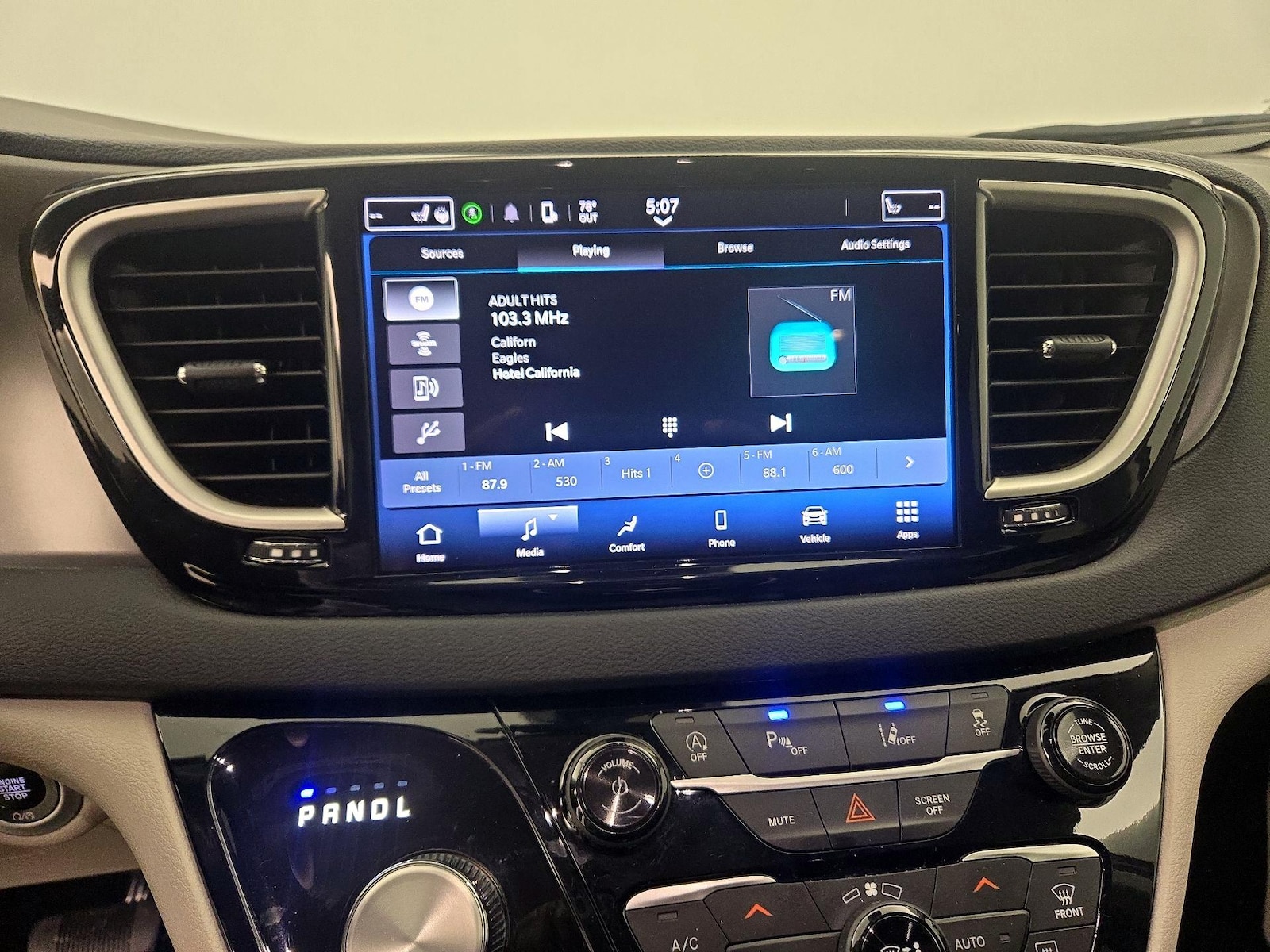 2023 Chrysler Pacifica Touring L - Photo 16