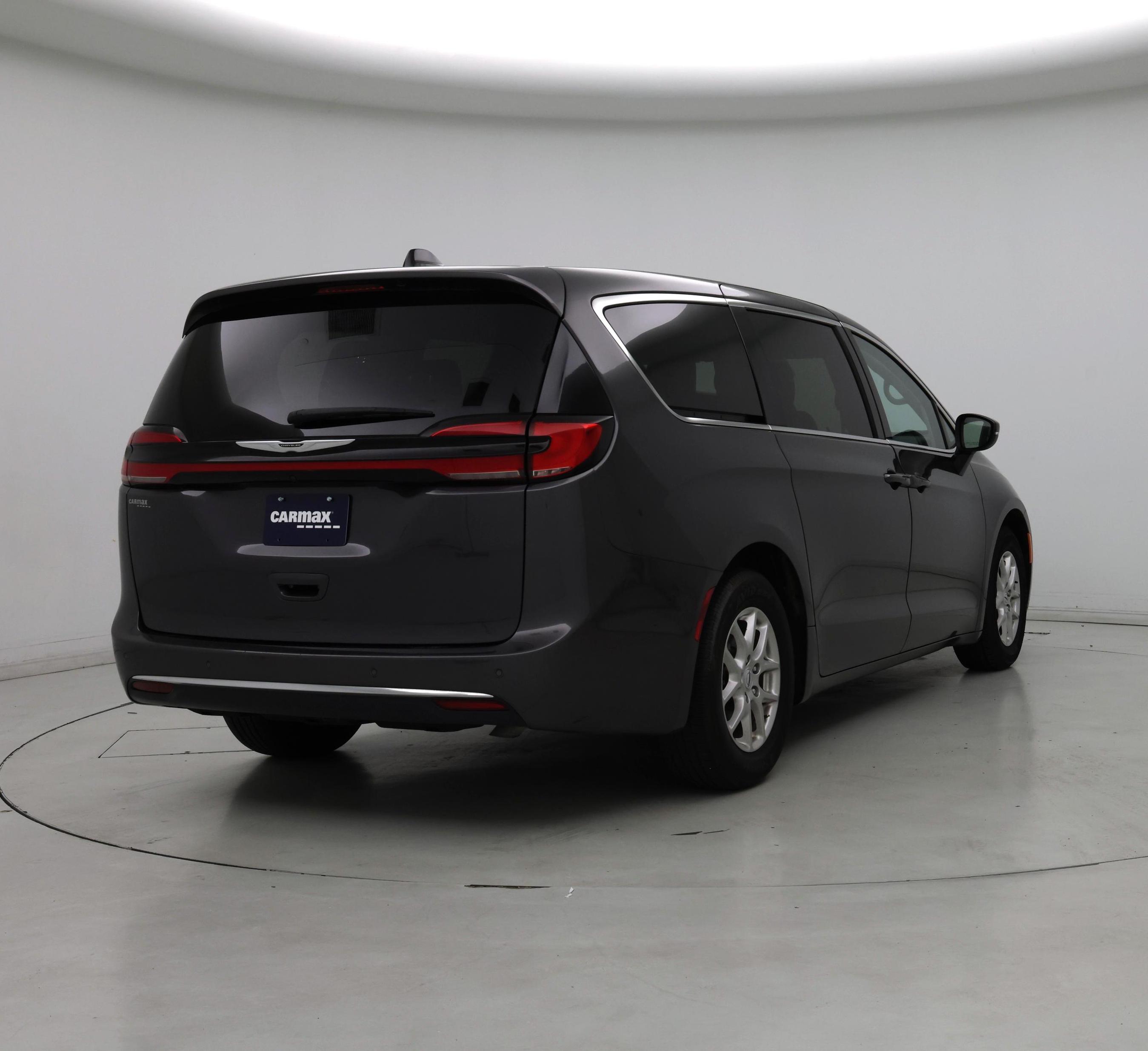 Thumbnail: 2023 Chrysler Pacifica - 8