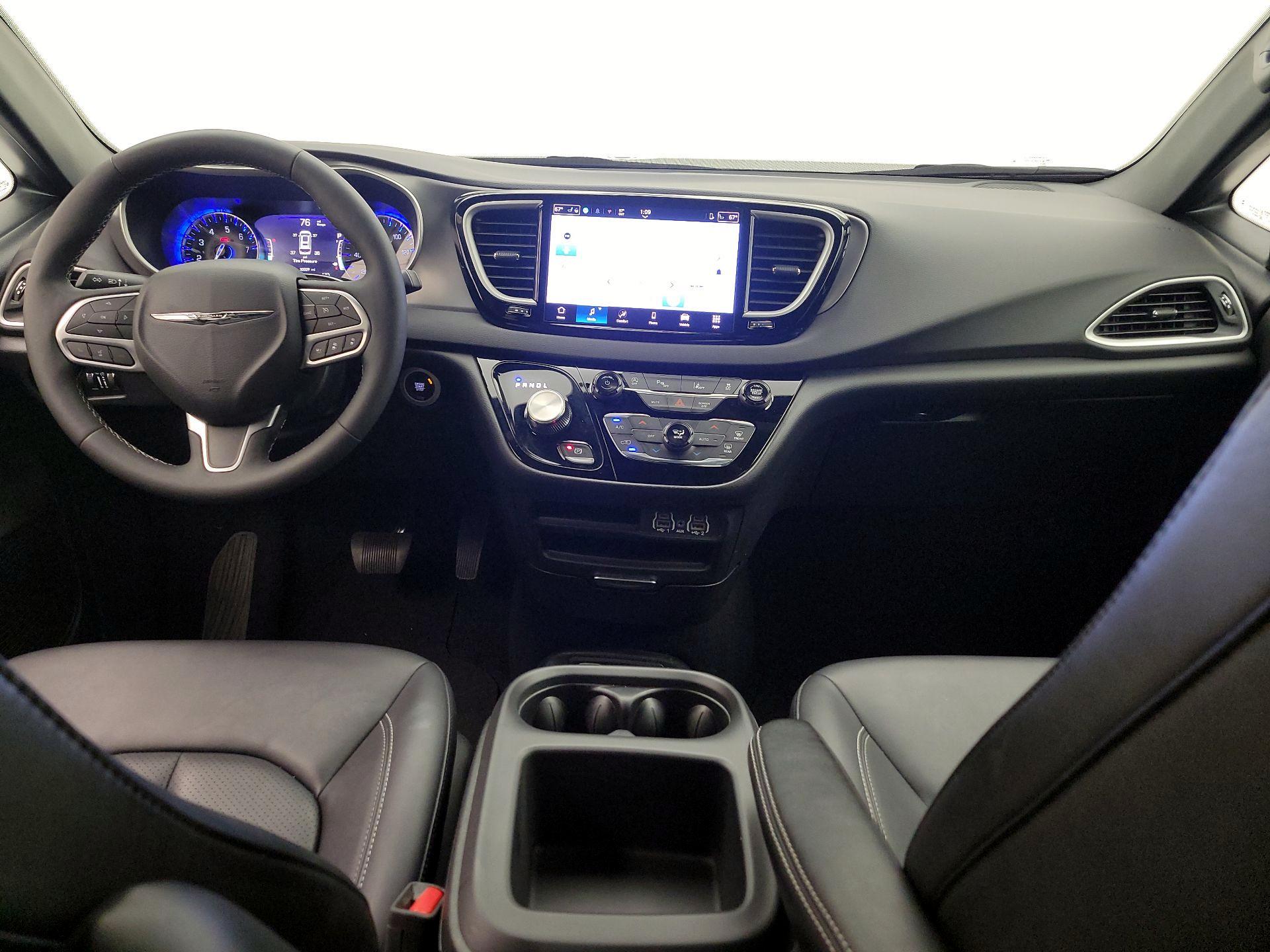 Thumbnail: 2025 Chrysler Pacifica - 9