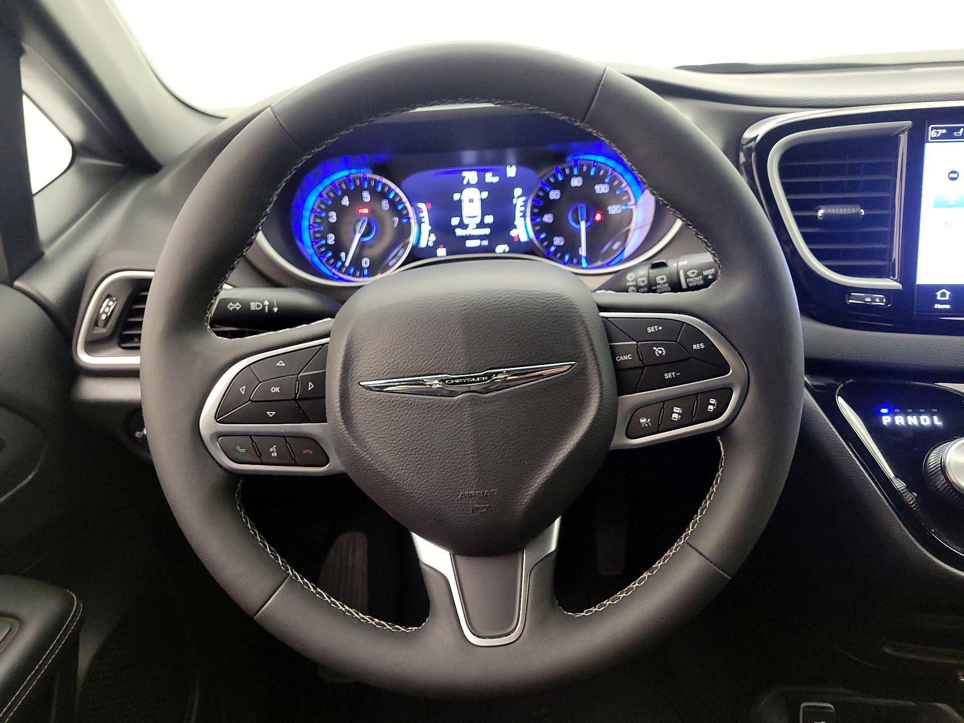 Thumbnail: 2025 Chrysler Pacifica - 10