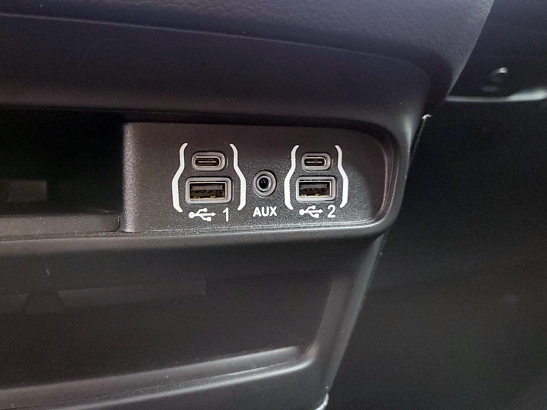 Thumbnail: 2025 Chrysler Pacifica - 18