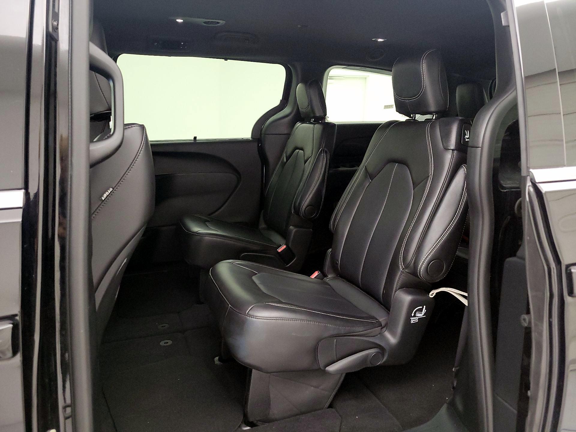 Thumbnail: 2025 Chrysler Pacifica - 19