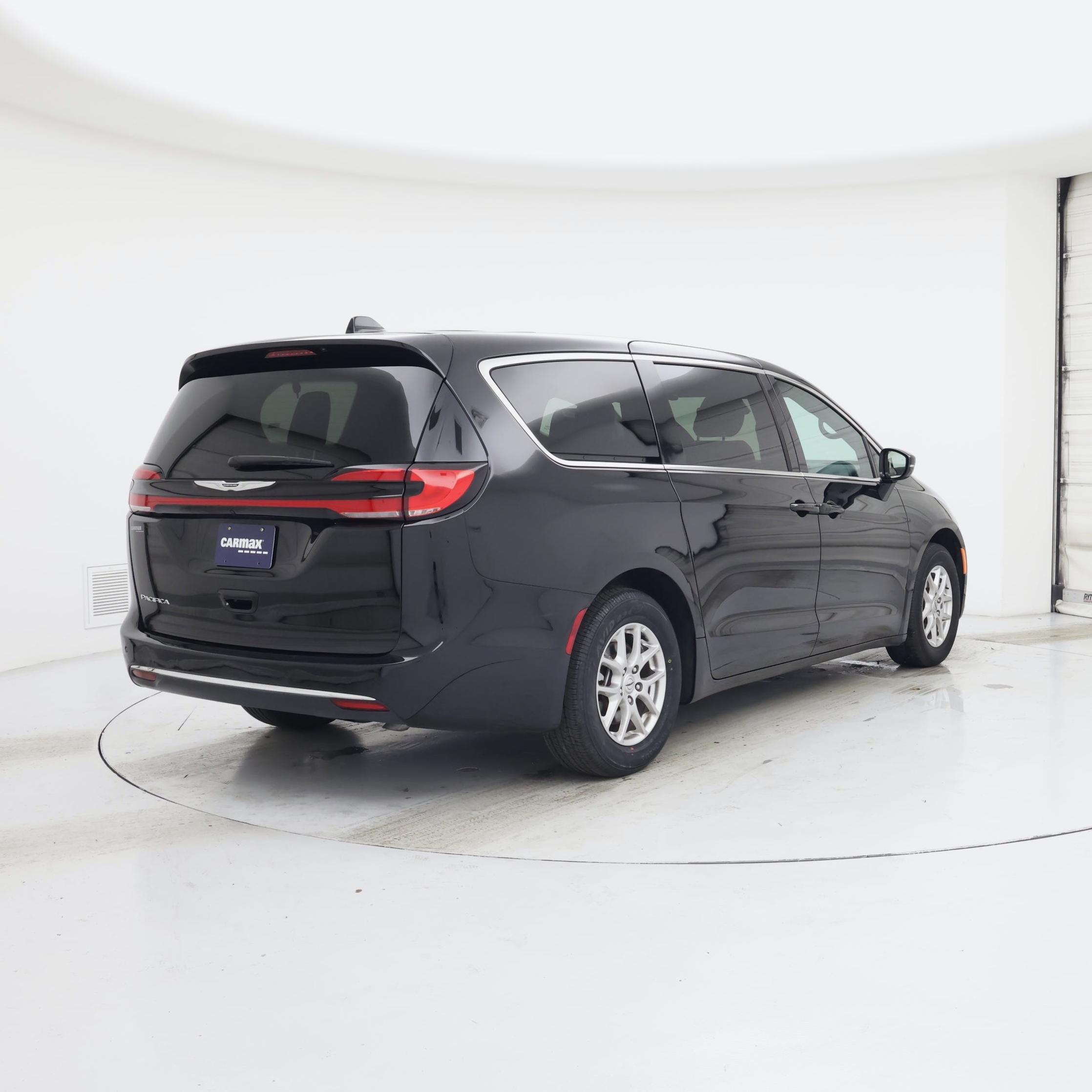 Thumbnail: 2025 Chrysler Pacifica - 8