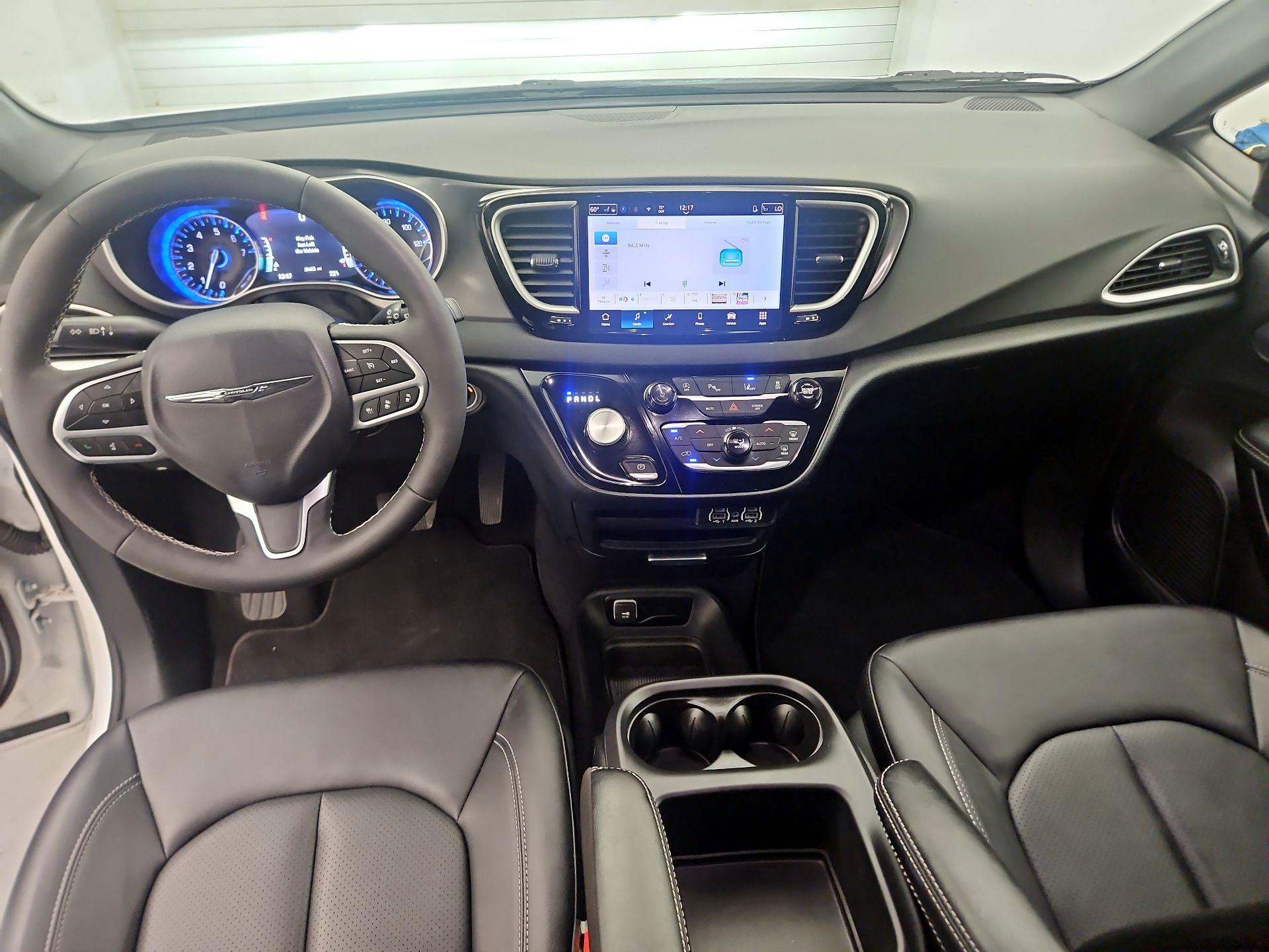 Thumbnail: 2025 Chrysler Pacifica - 9