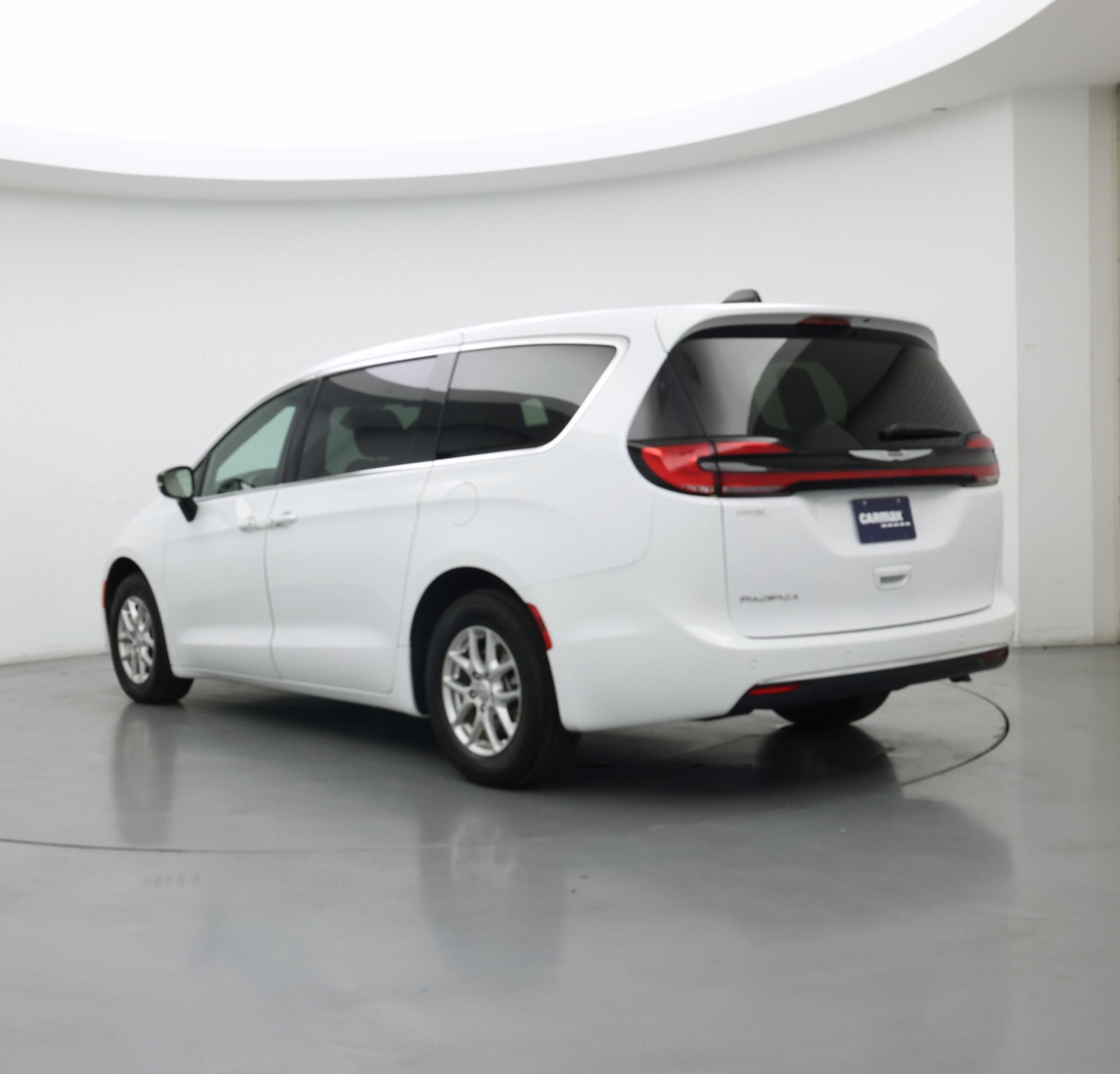 Thumbnail: 2025 Chrysler Pacifica - 2