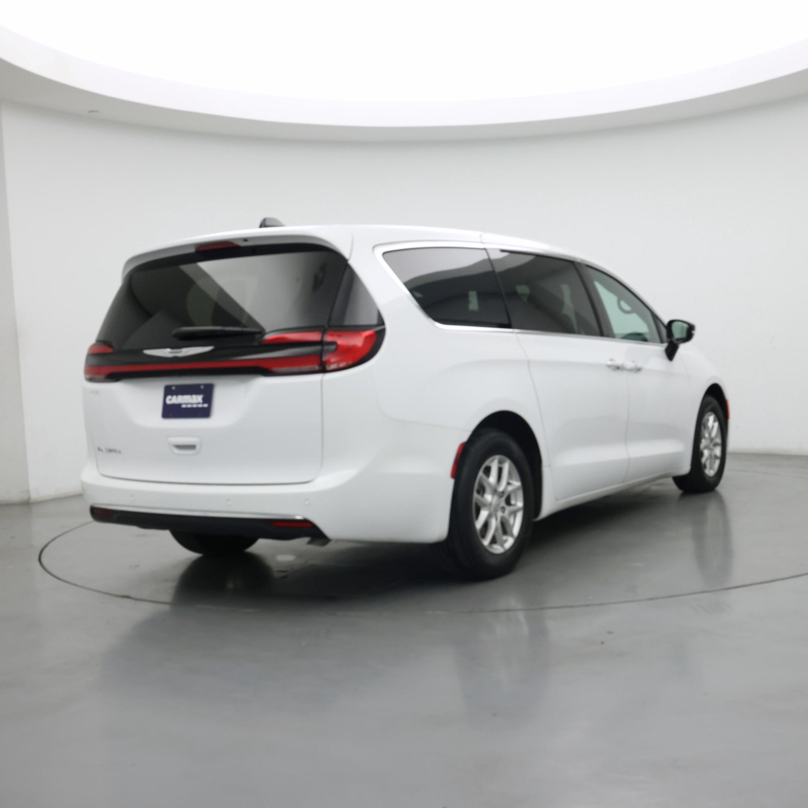 Thumbnail: 2025 Chrysler Pacifica - 8