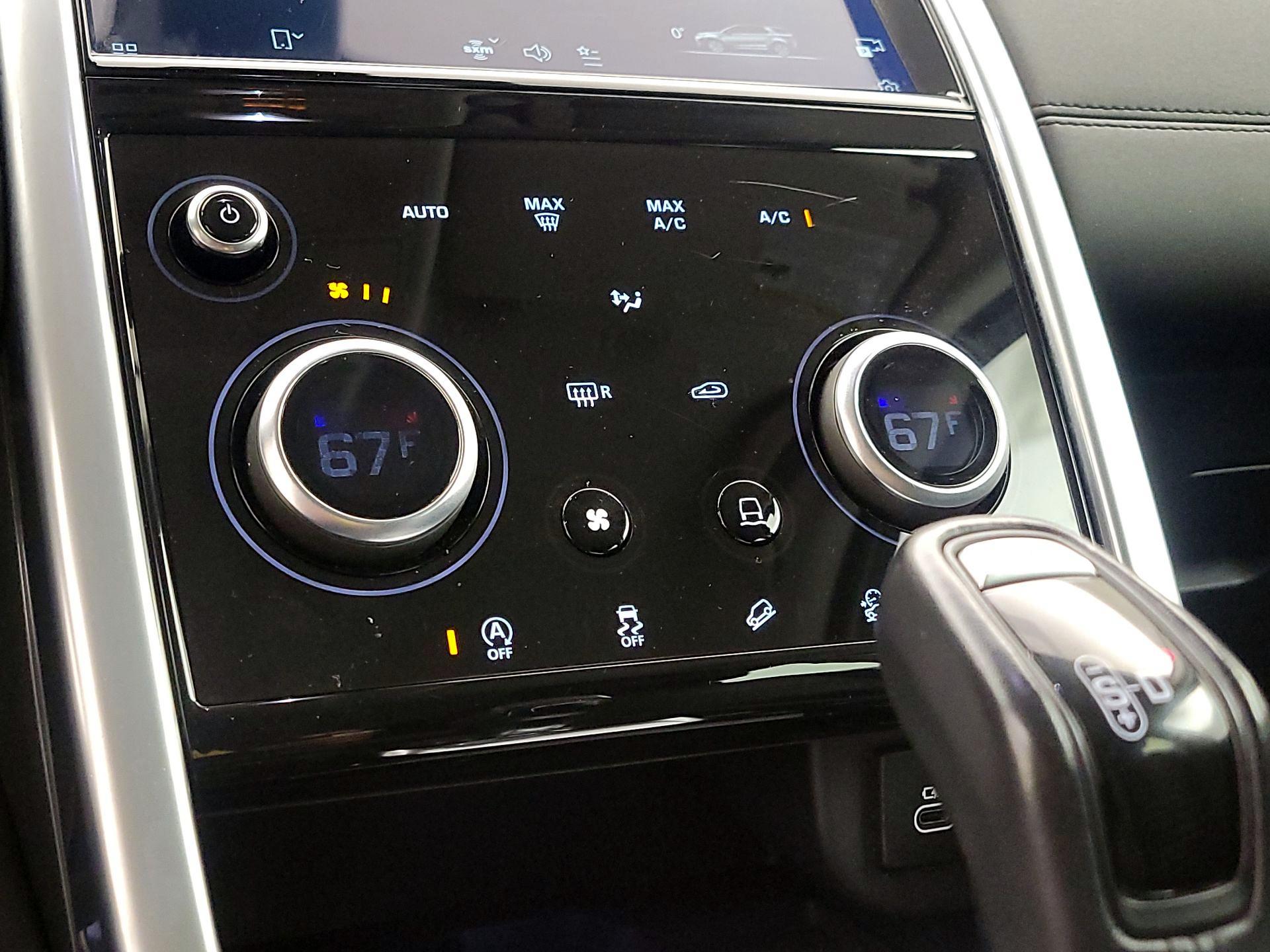 Thumbnail: 2021 Land Rover Discovery Sport - 16