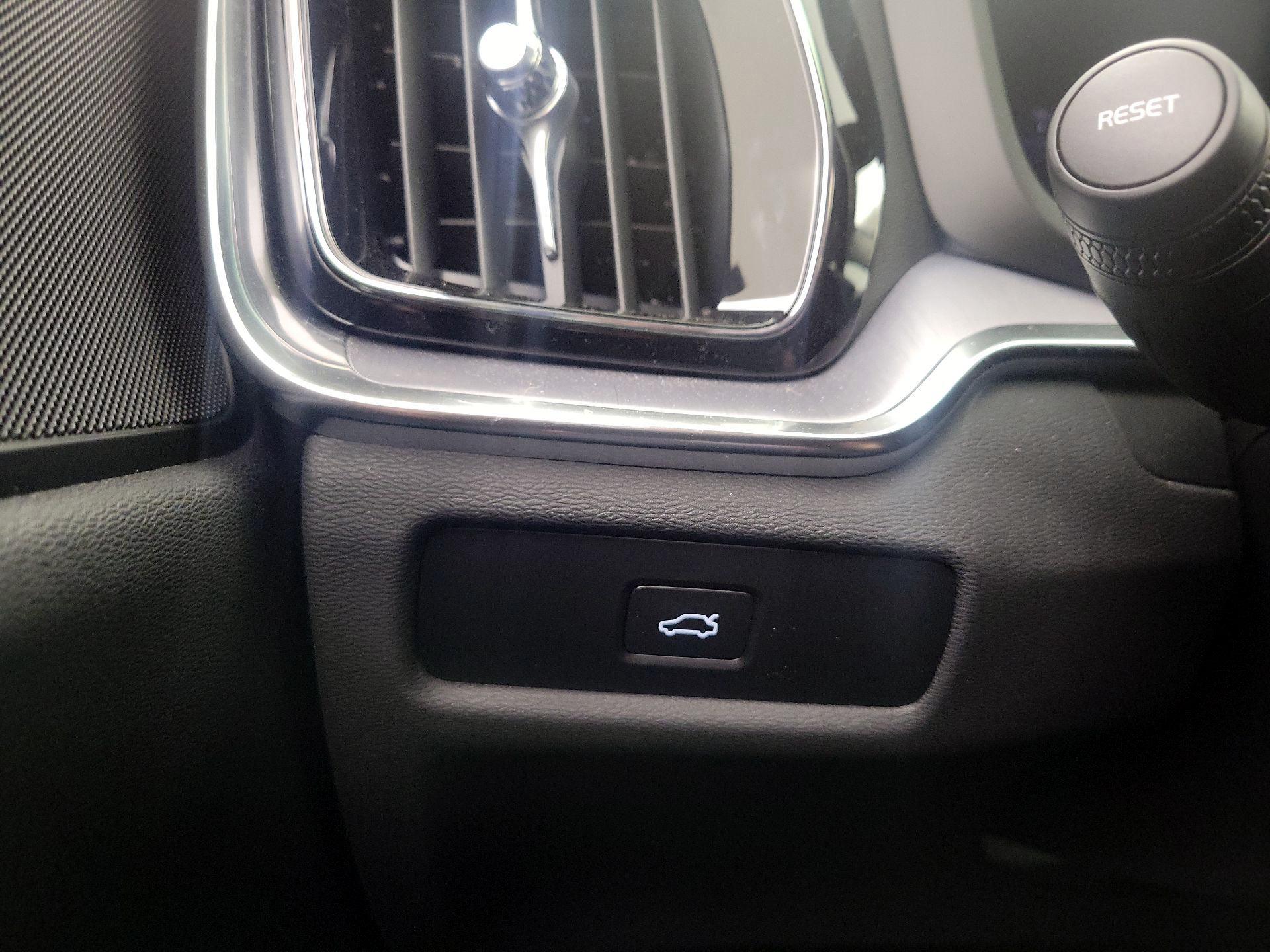 Thumbnail: 2025 Volvo S60 - 13
