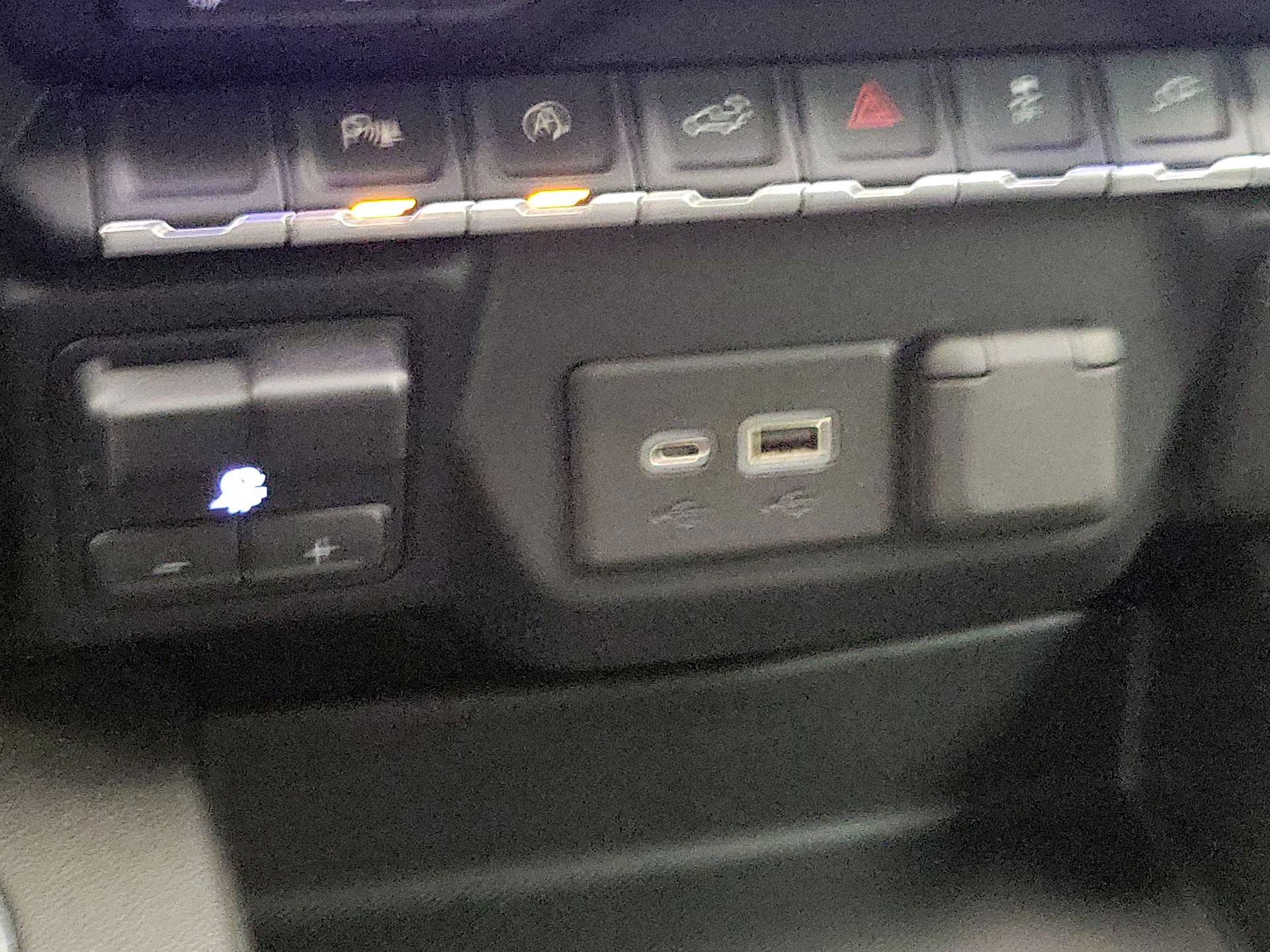 Thumbnail: 2020 Chevrolet Silverado 1500 - 18