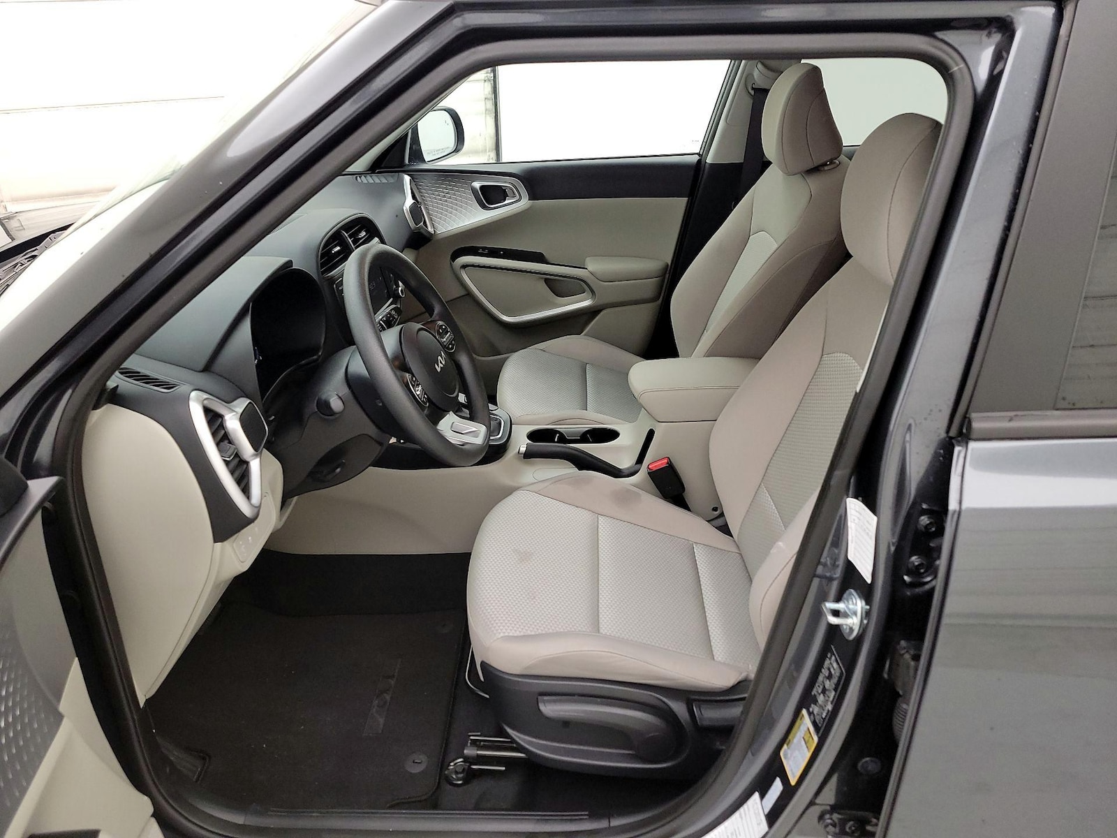 2025 Kia Soul LX - Photo 12