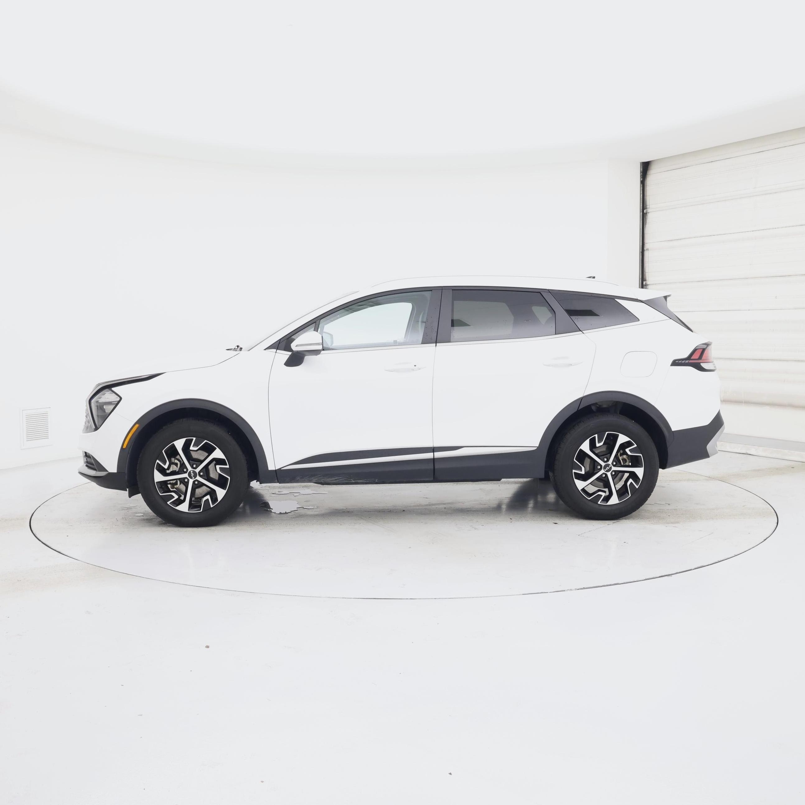 Thumbnail: 2023 Kia Sportage - 3