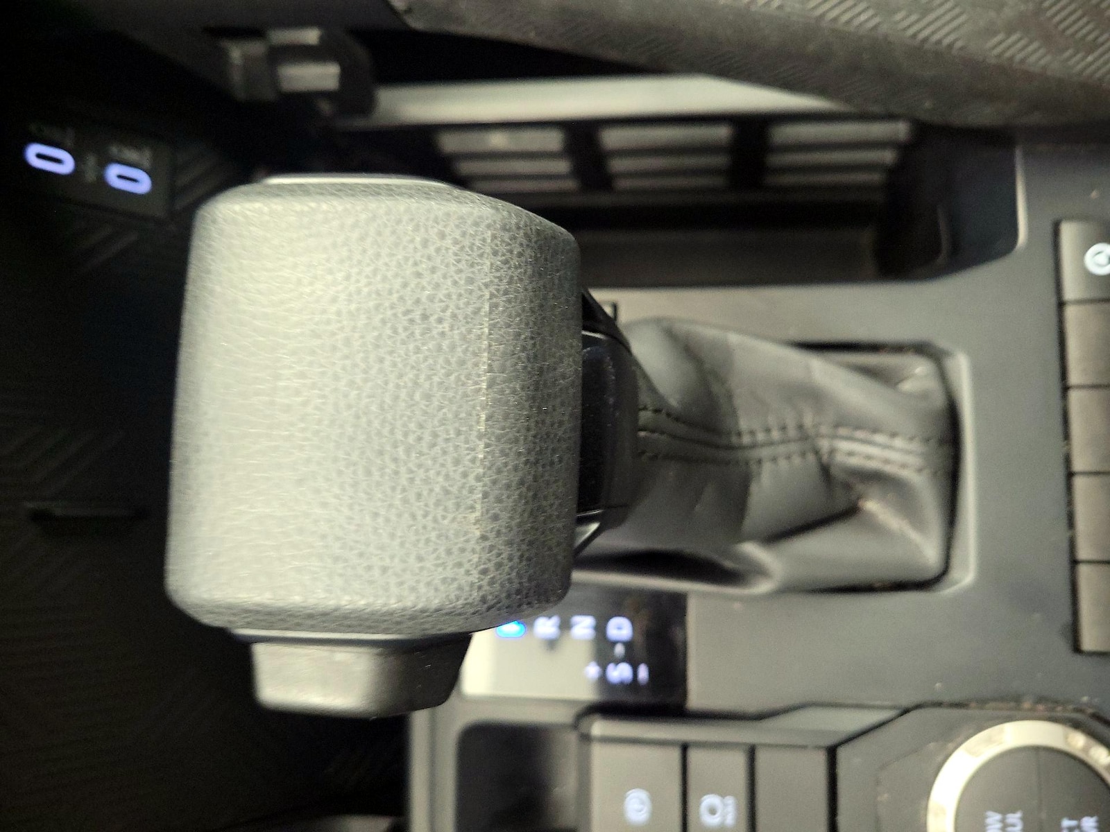2024 Toyota Tacoma SR5 - Photo 18