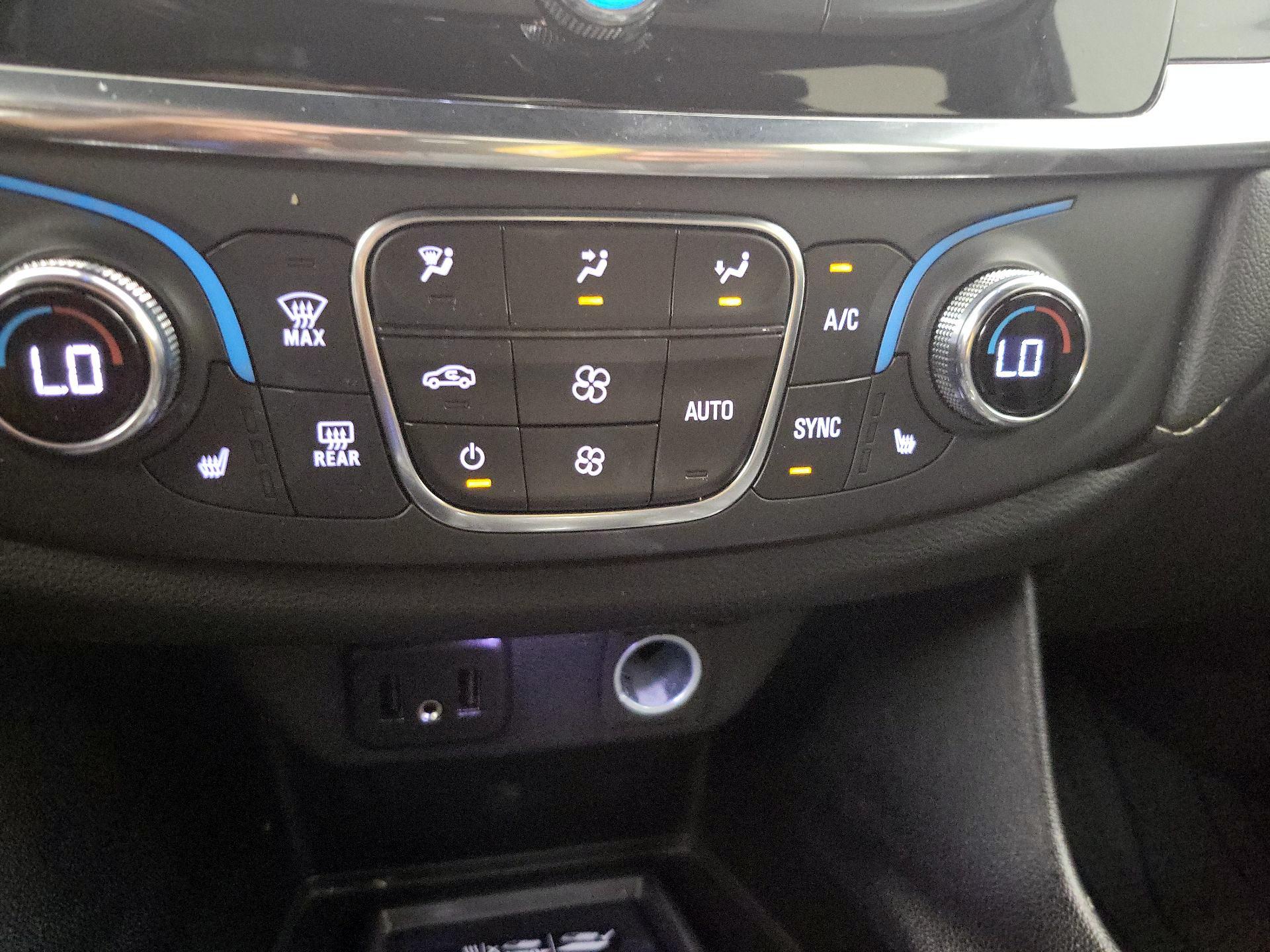Thumbnail: 2023 Chevrolet Traverse - 16