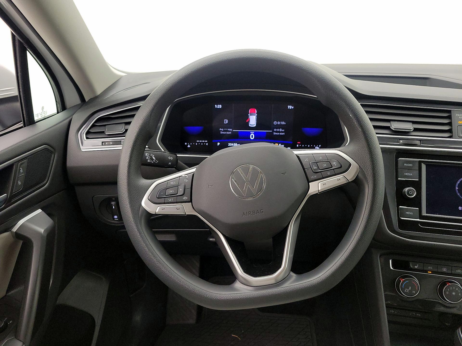Thumbnail: 2023 Volkswagen Tiguan - 10