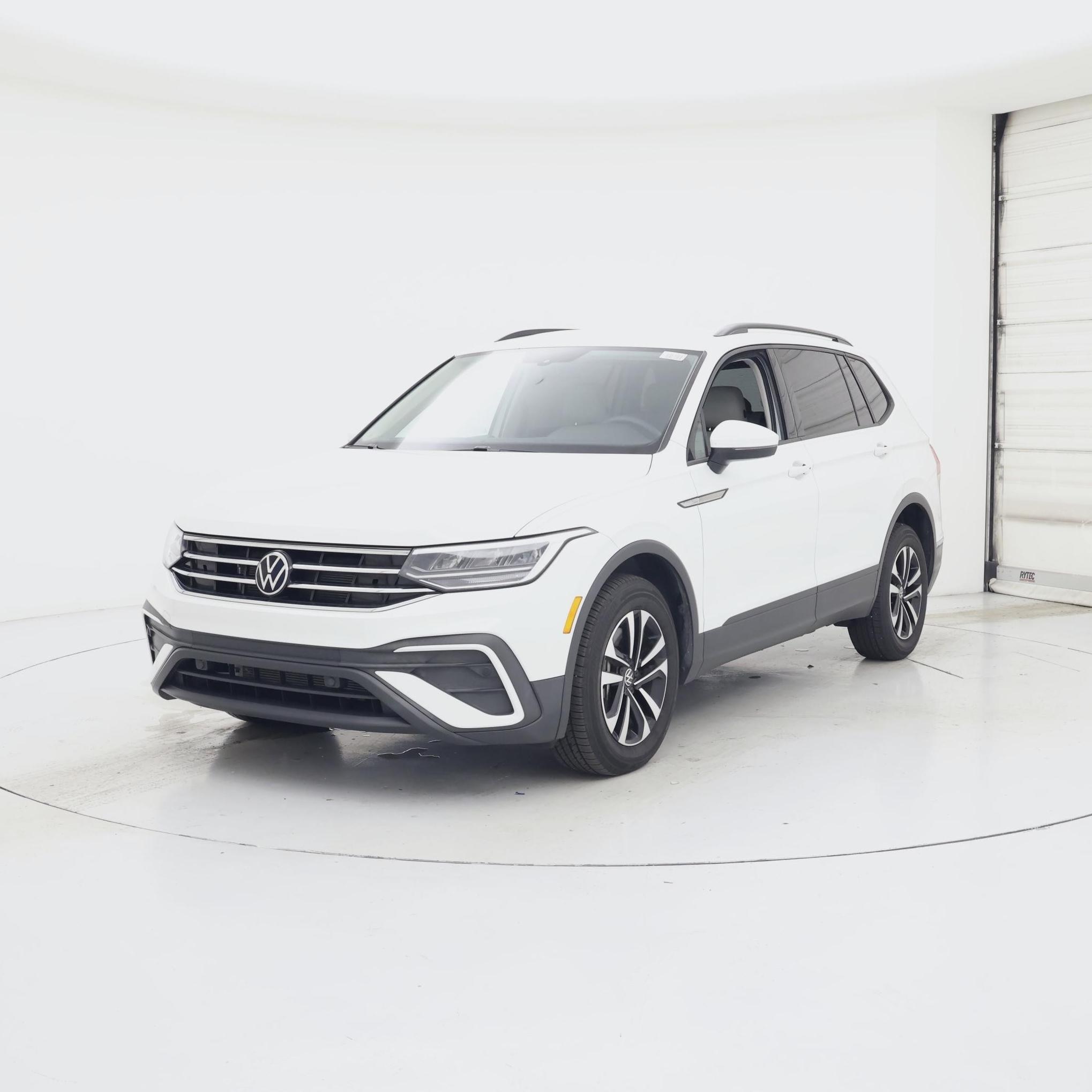 Thumbnail: 2023 Volkswagen Tiguan - 4