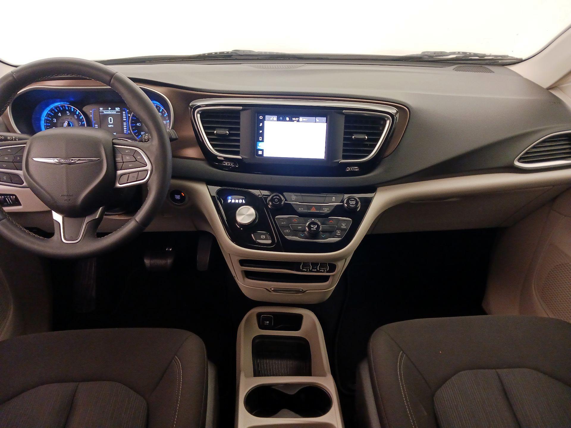 Thumbnail: 2023 Chrysler Voyager - 9