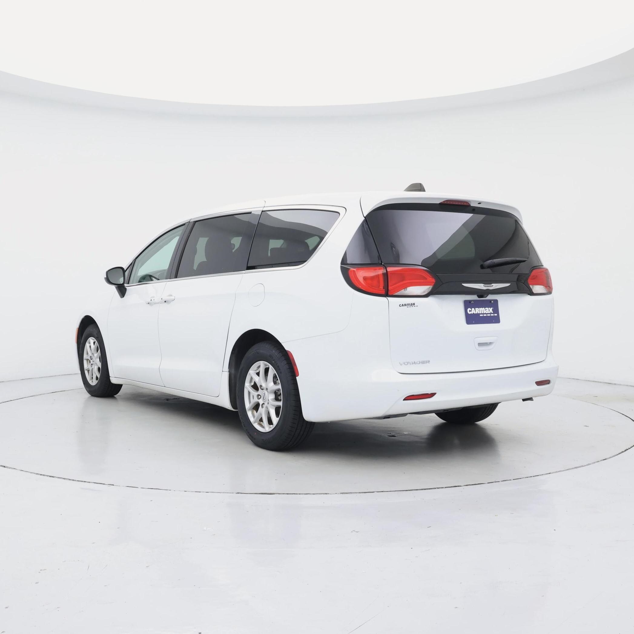 Thumbnail: 2023 Chrysler Voyager - 2