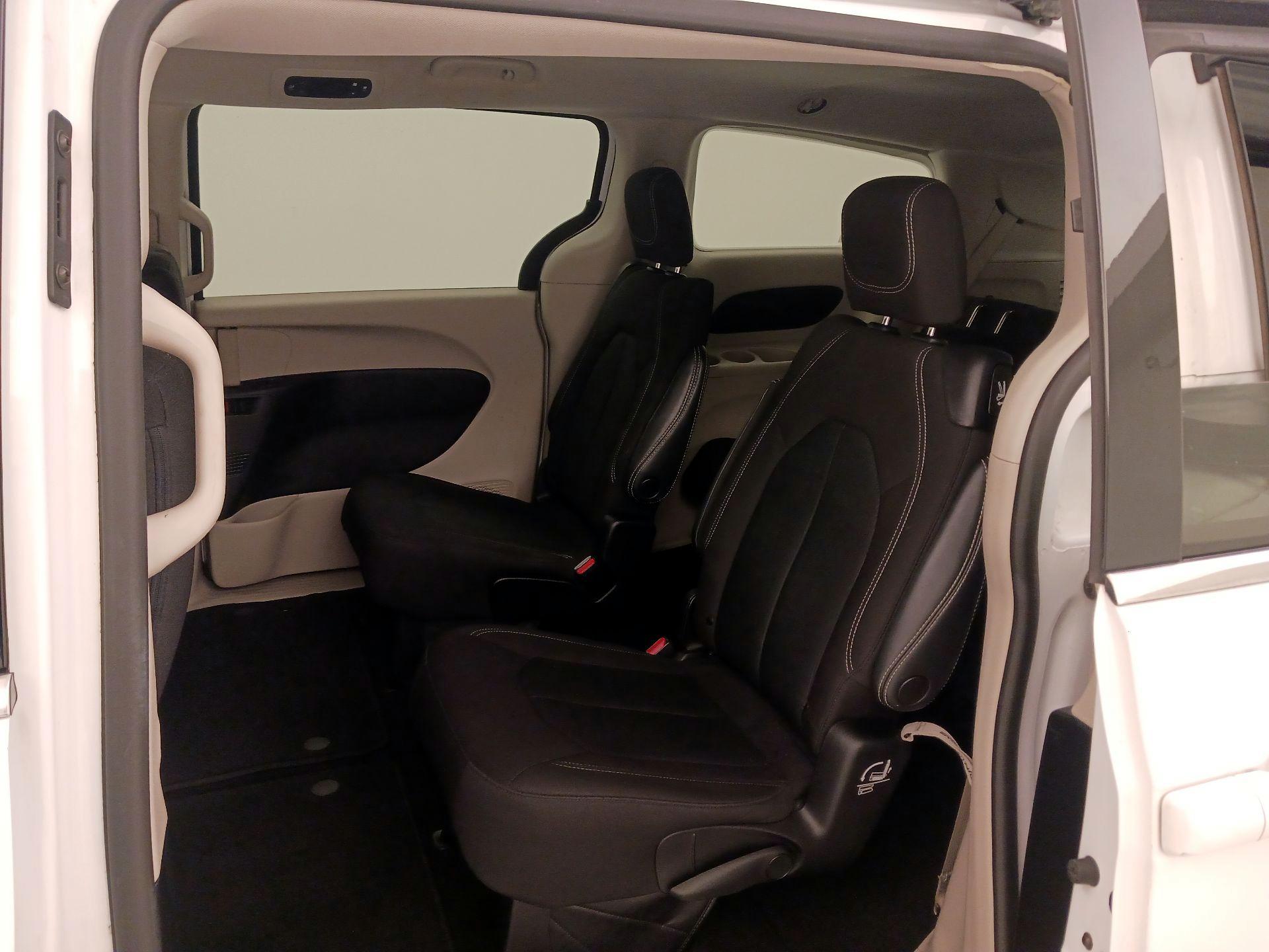 Thumbnail: 2023 Chrysler Voyager - 19