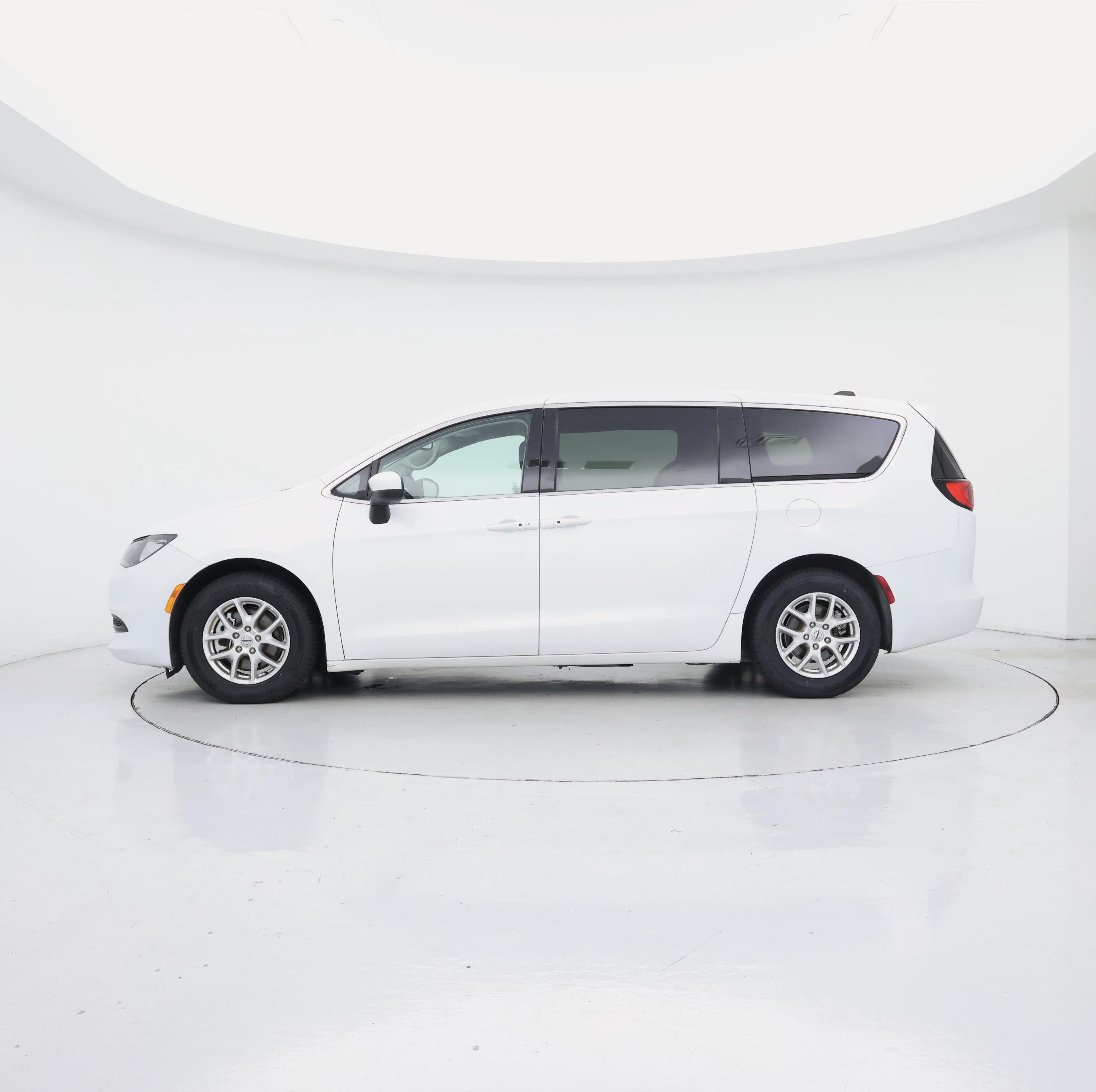 Thumbnail: 2023 Chrysler Voyager - 3