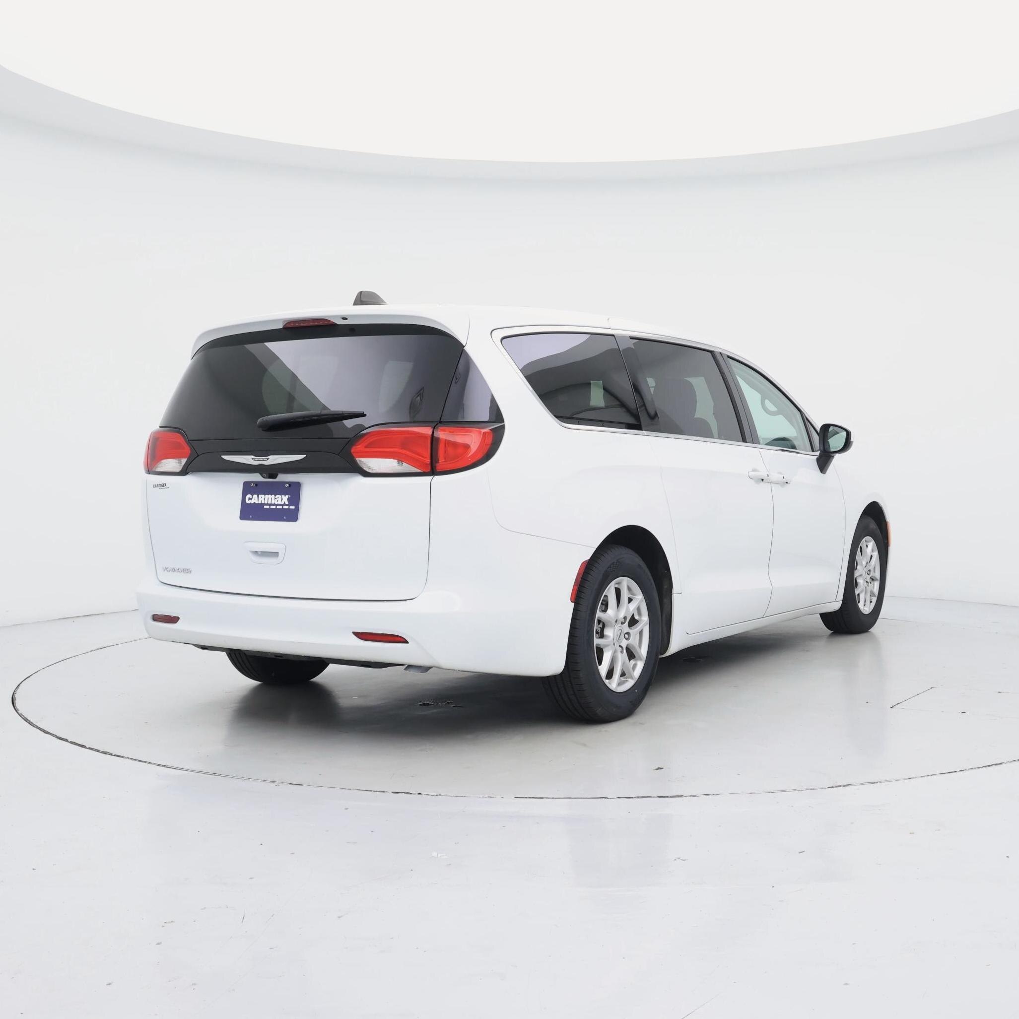 Thumbnail: 2023 Chrysler Voyager - 8