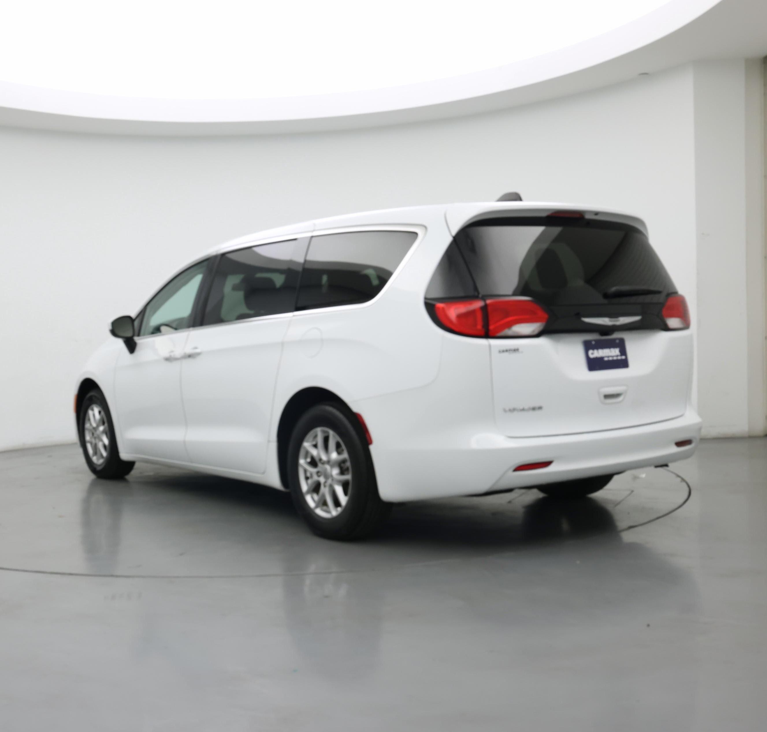 Thumbnail: 2022 Chrysler Voyager - 2