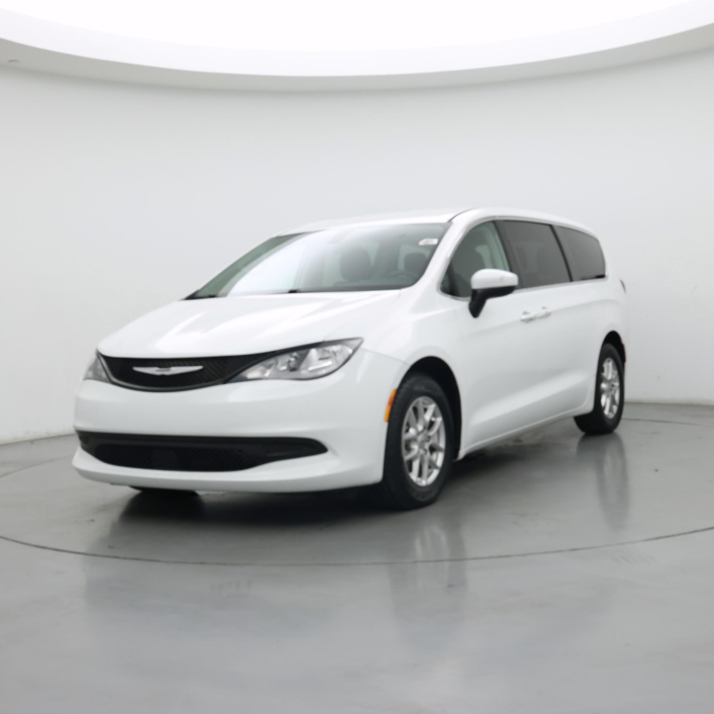 Thumbnail: 2022 Chrysler Voyager - 4