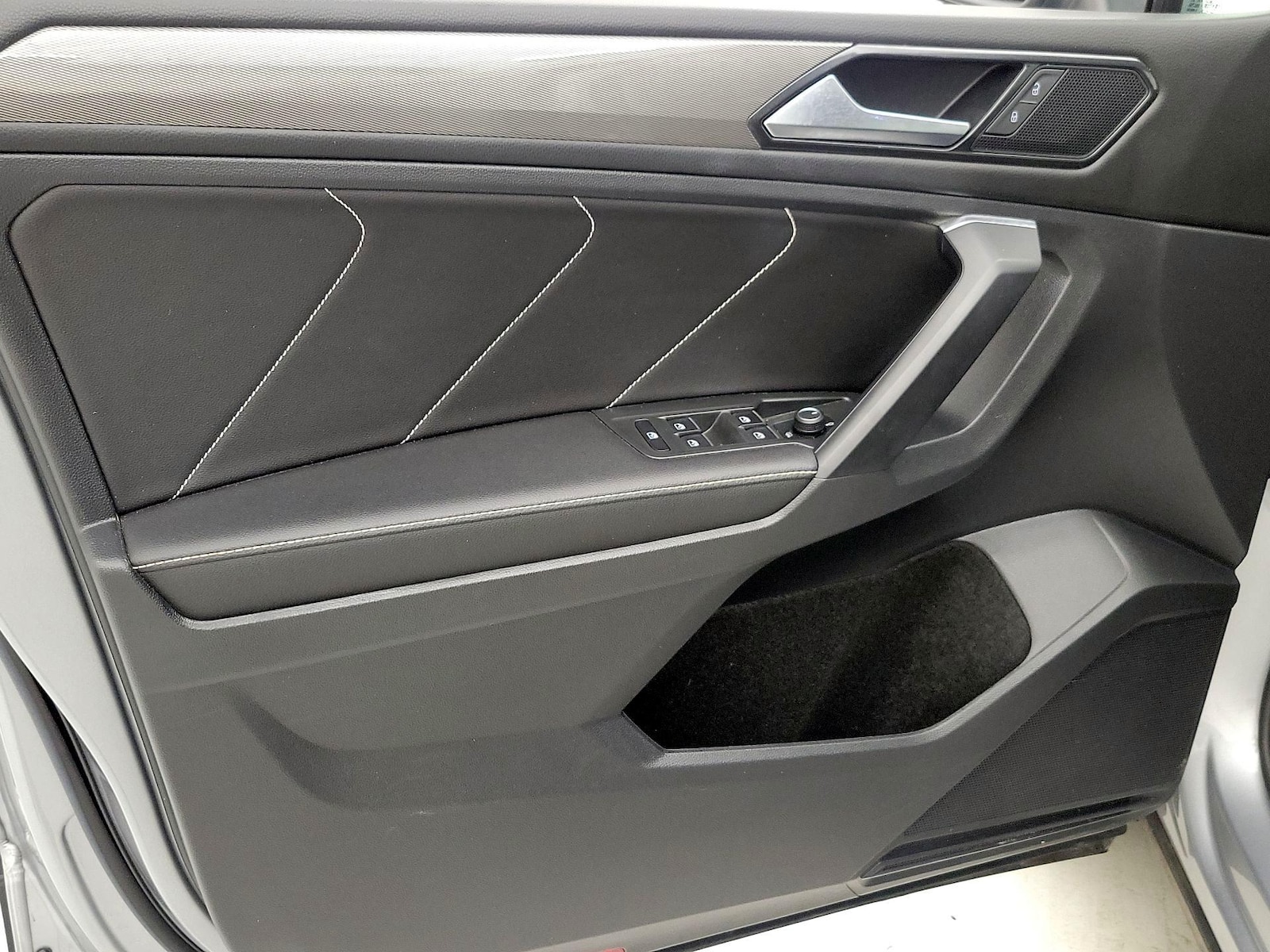 2023 Volkswagen Tiguan SE - Photo 13