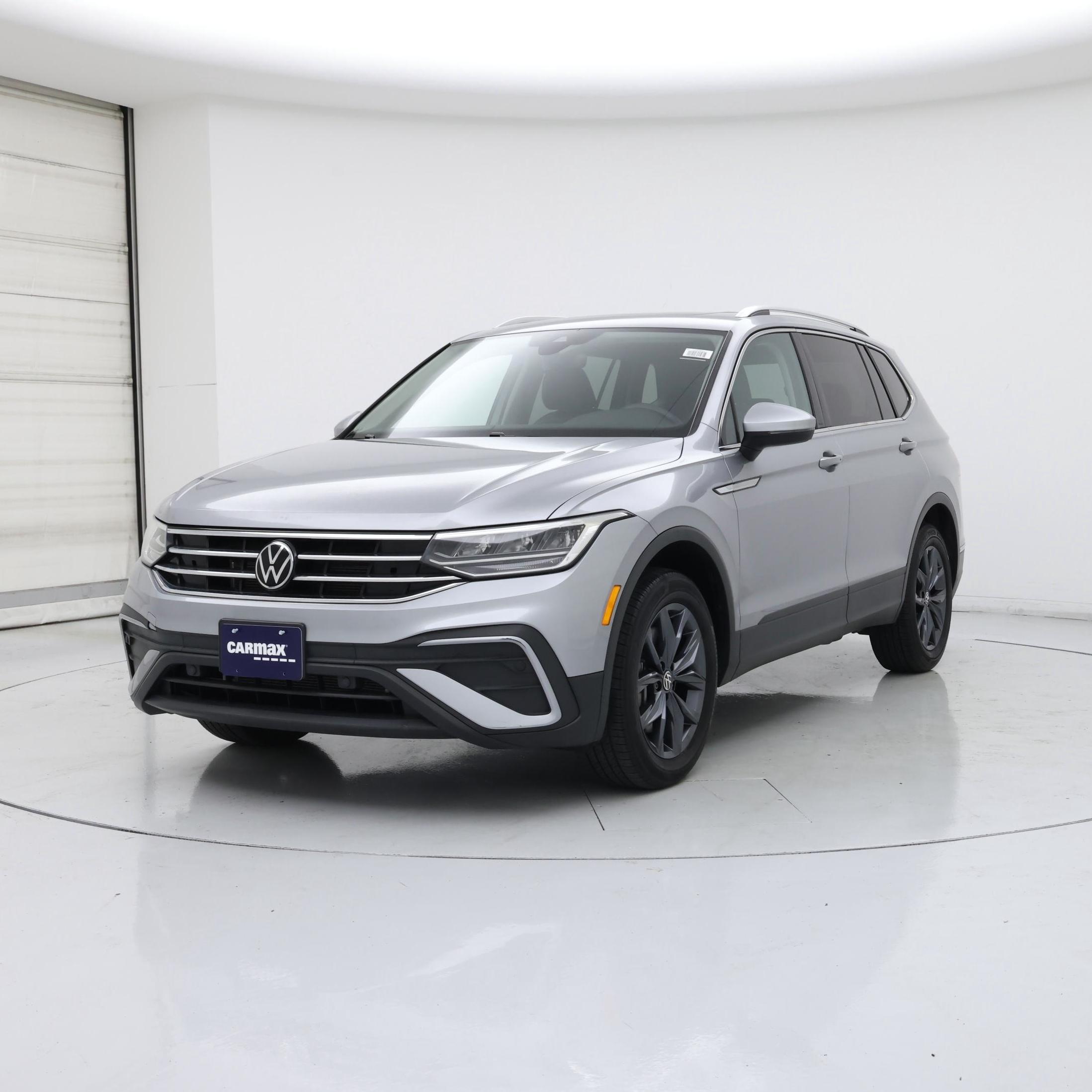 Thumbnail: 2023 Volkswagen Tiguan - 4