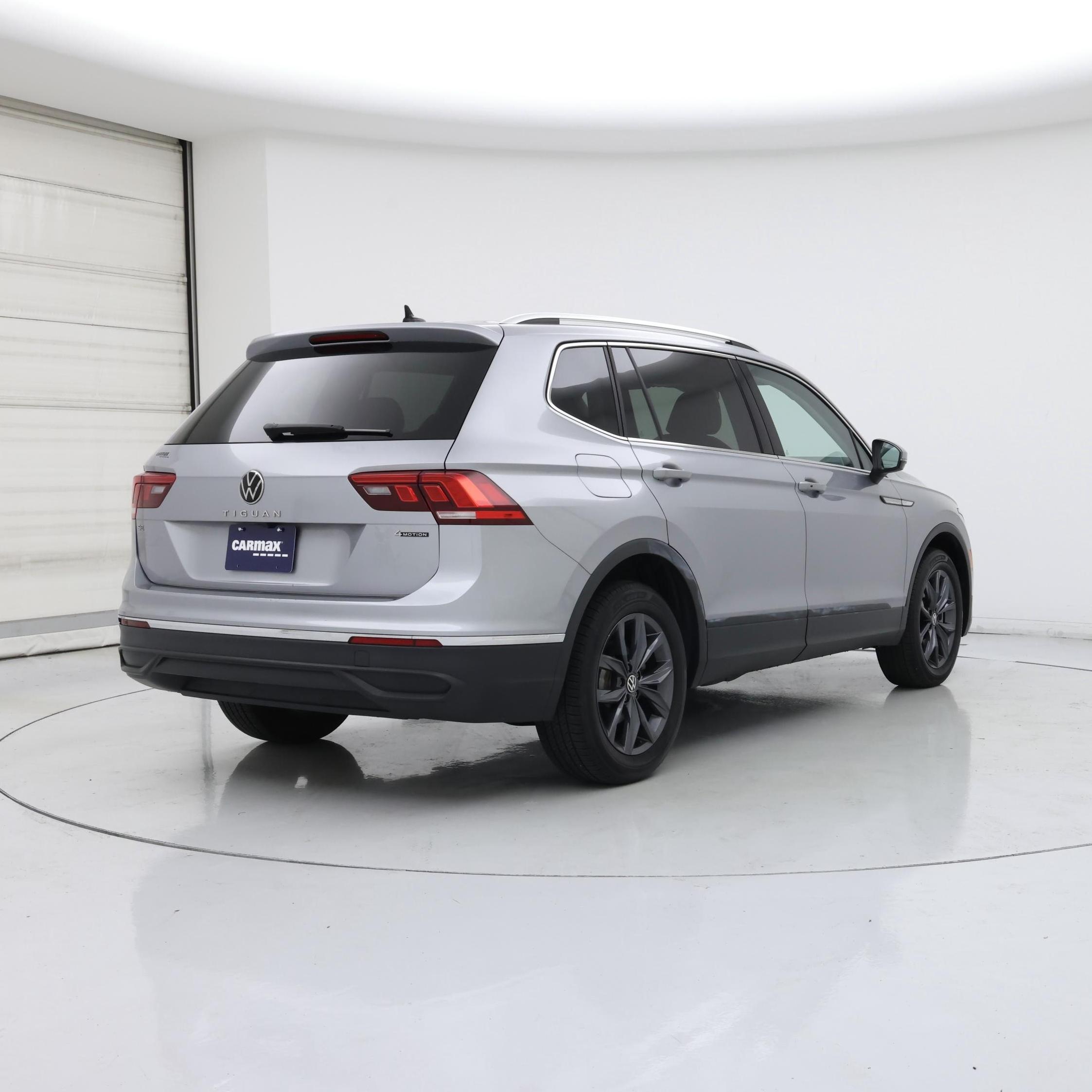 Thumbnail: 2023 Volkswagen Tiguan - 8
