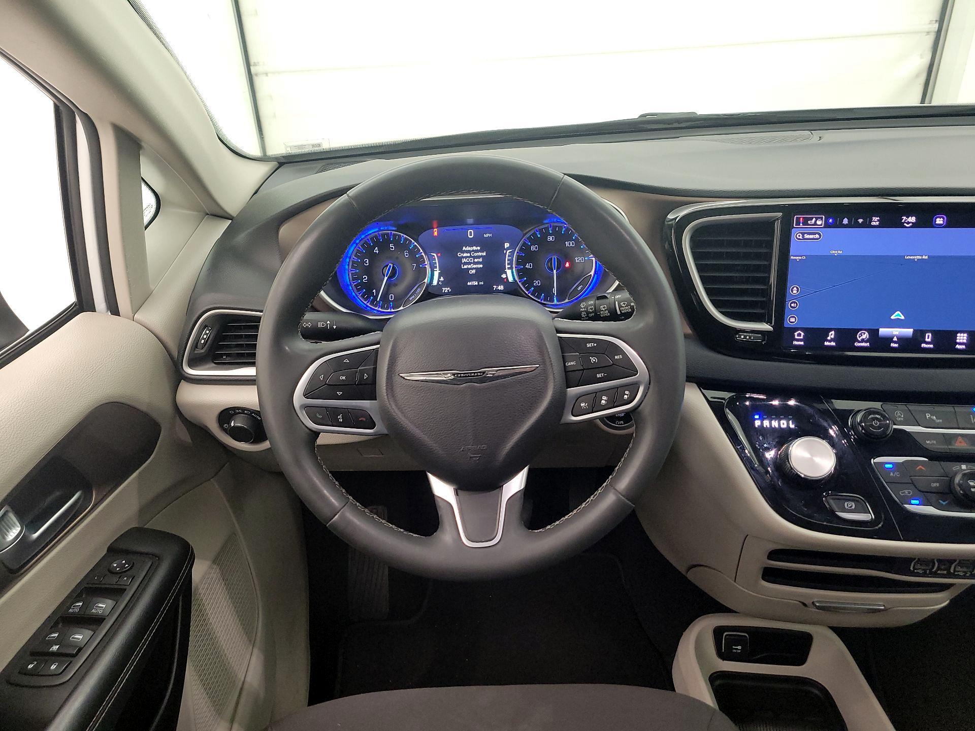 Thumbnail: 2023 Chrysler Voyager - 10