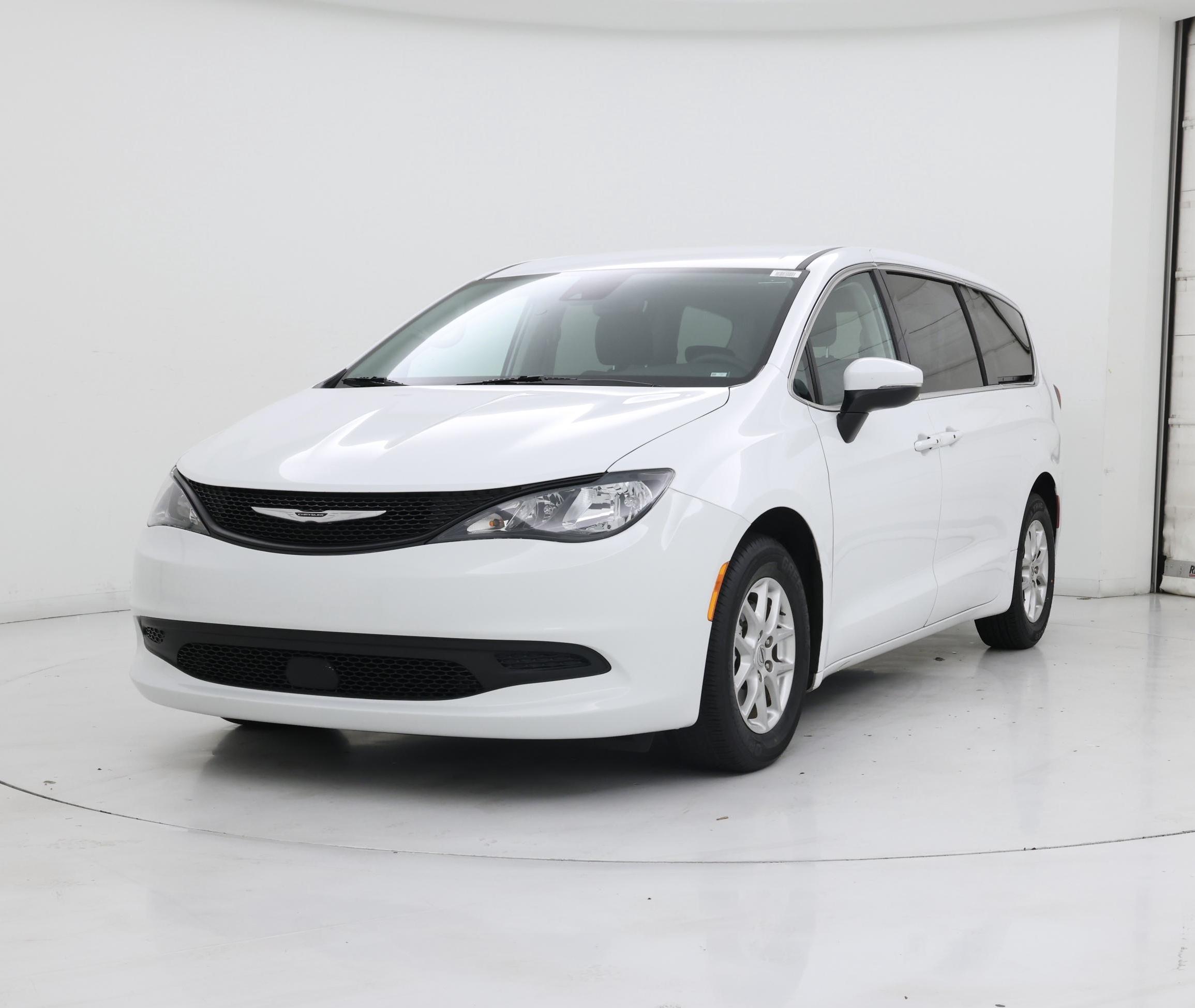 Thumbnail: 2023 Chrysler Voyager - 4