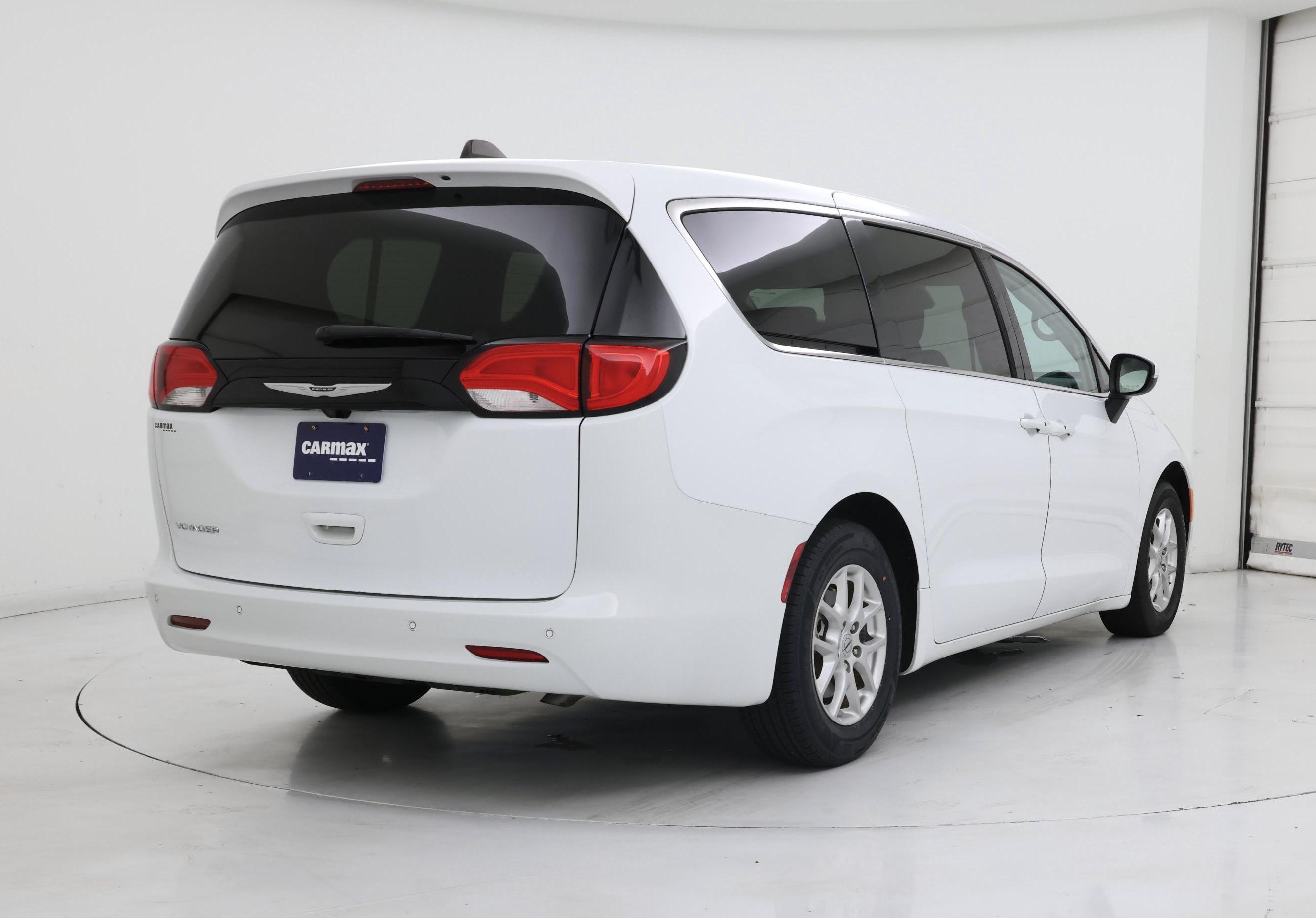 Thumbnail: 2023 Chrysler Voyager - 8
