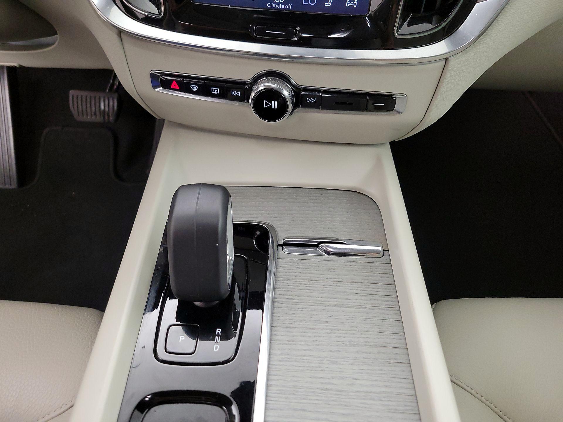 Thumbnail: 2025 Volvo S60 - 18